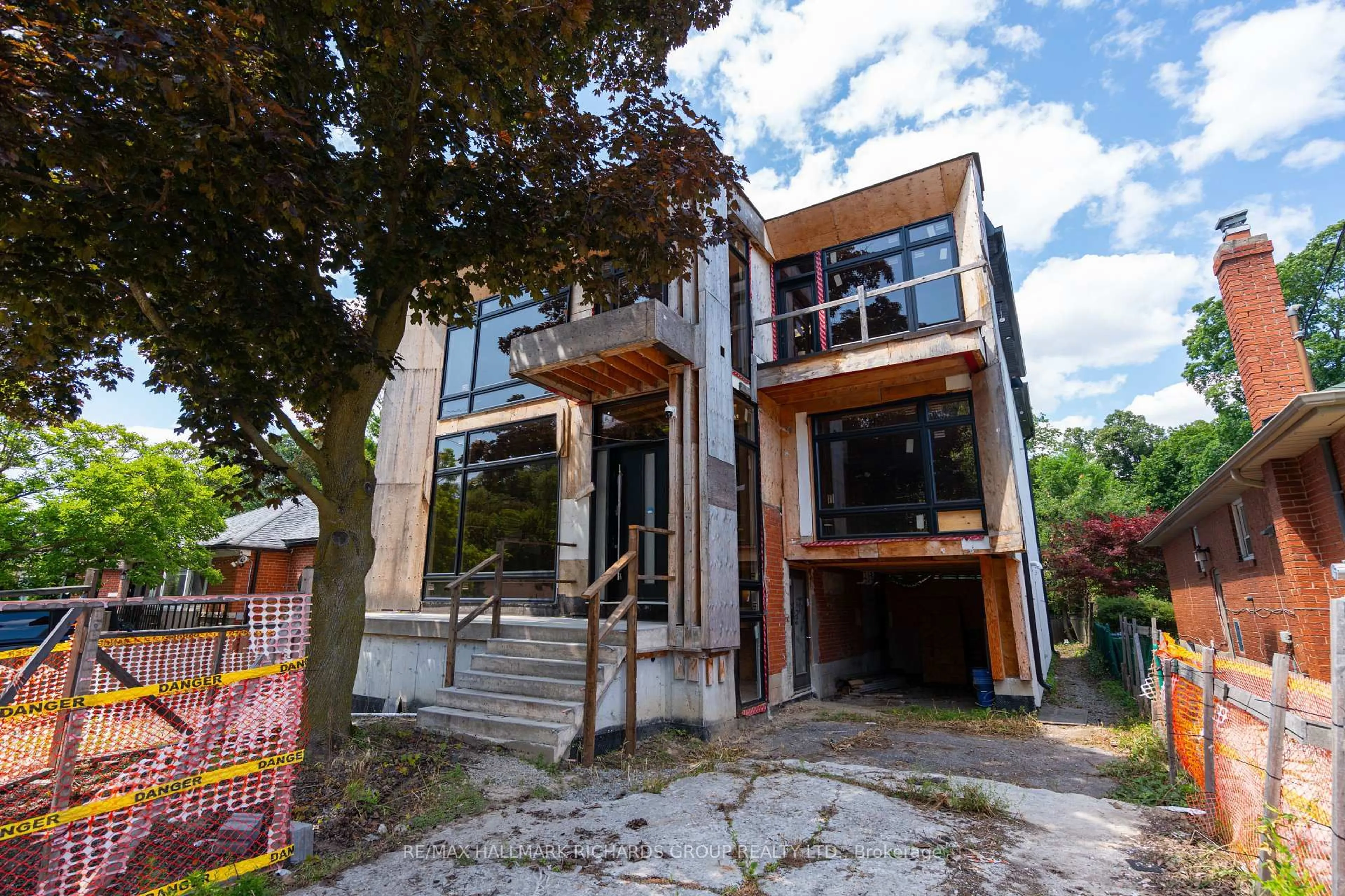 Home with brick exterior material, building for 98 Ferris Rd, Toronto Ontario M4B 1G4