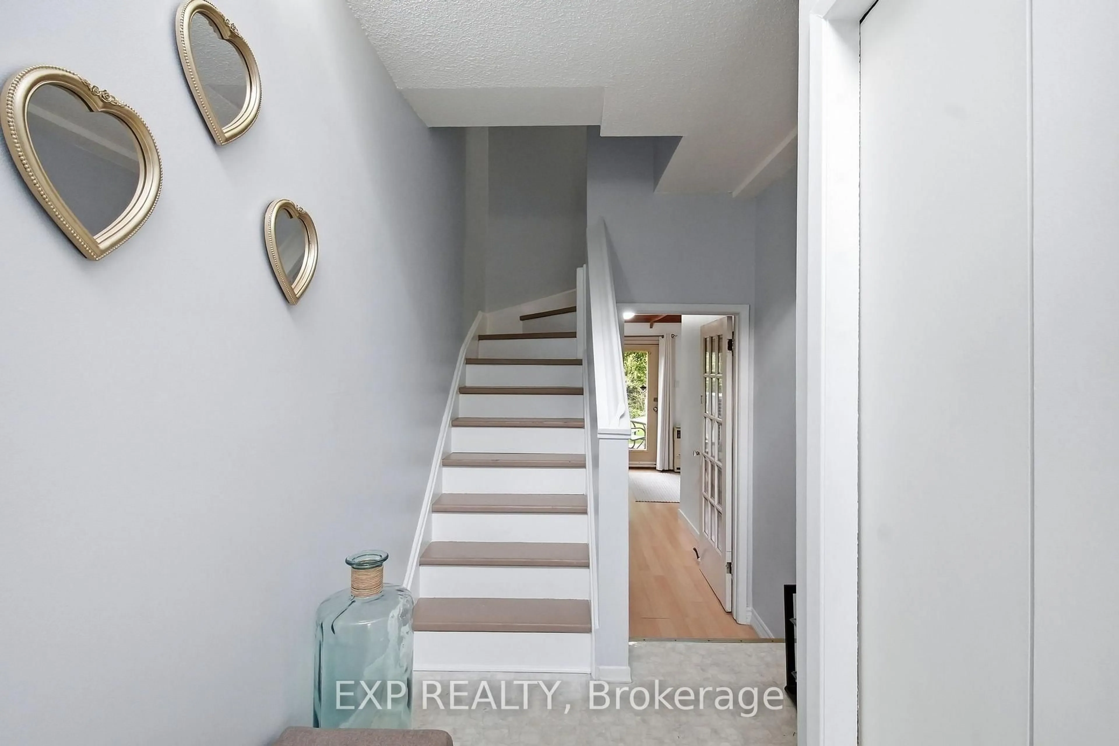 Indoor entryway for 64 Parklane Circ, Clarington Ontario L1C 3V9