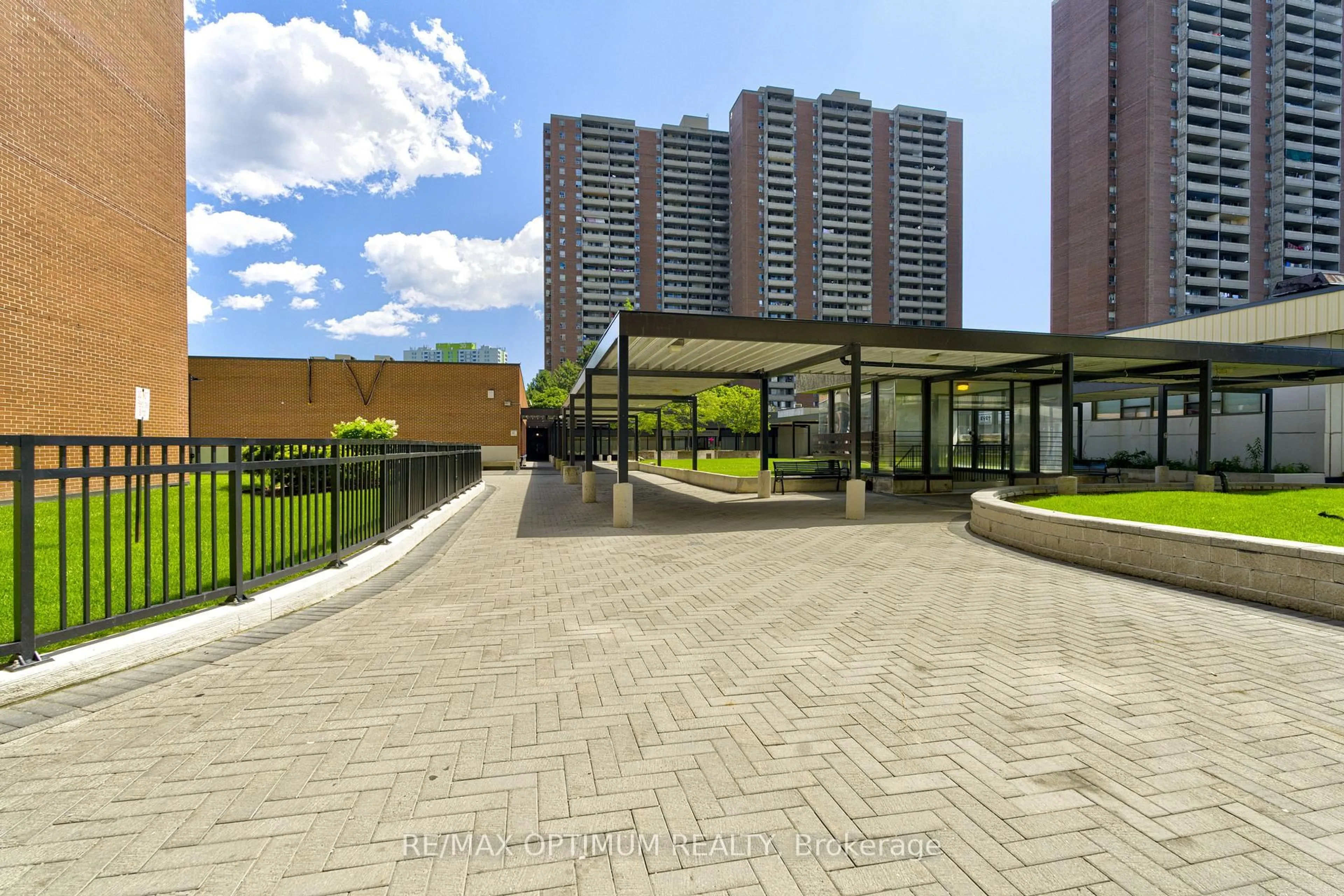Patio, street for 5 Massey Sq #2110, Toronto Ontario M4C 5L6