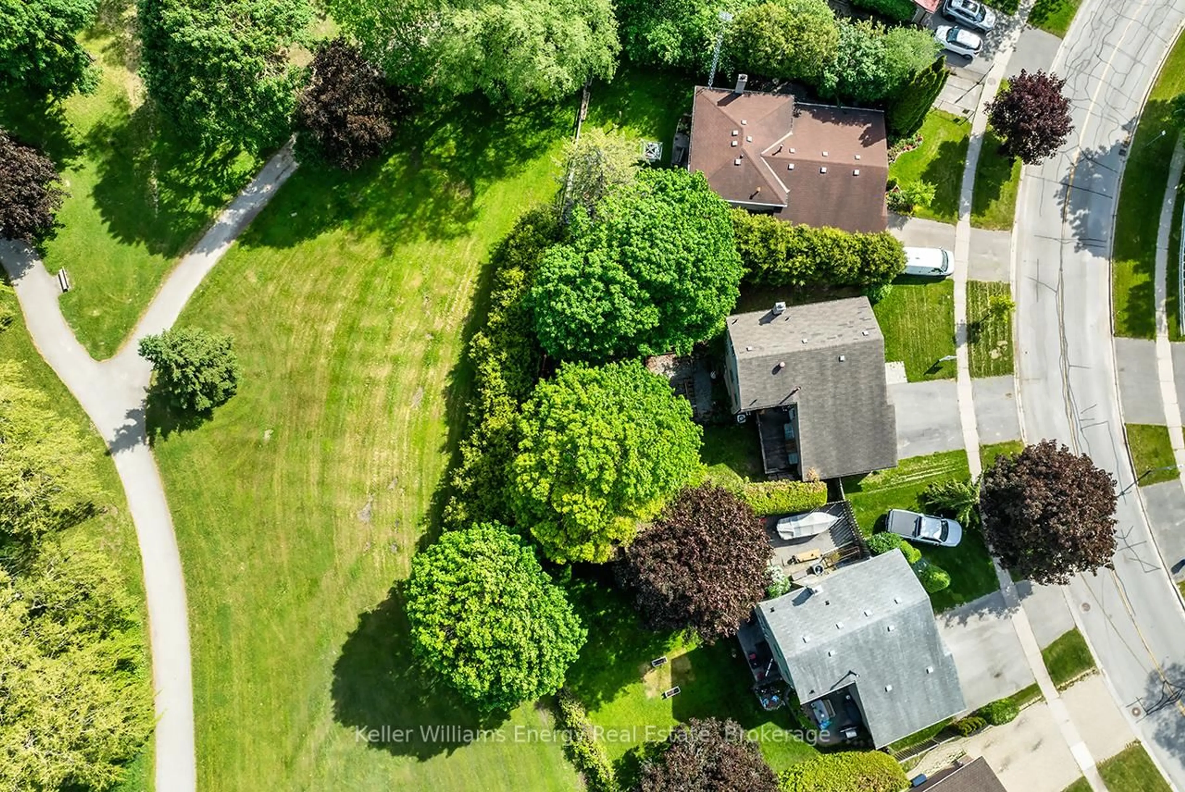 A pic from outside/outdoor area/front of a property/back of a property/a pic from drone, street for 68 Hobbs Dr, Clarington Ontario L1C 3L9