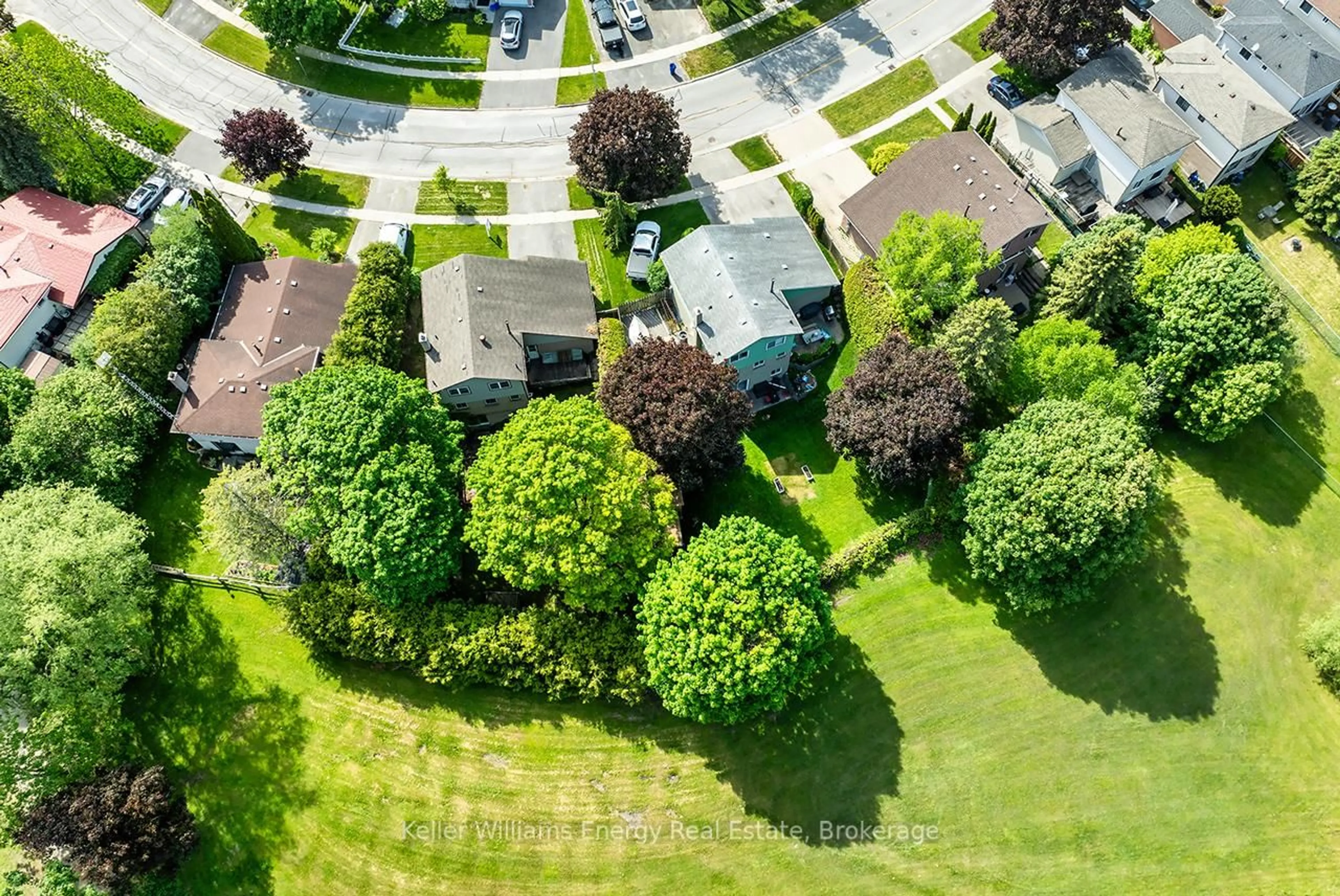 A pic from outside/outdoor area/front of a property/back of a property/a pic from drone, street for 68 Hobbs Dr, Clarington Ontario L1C 3L9