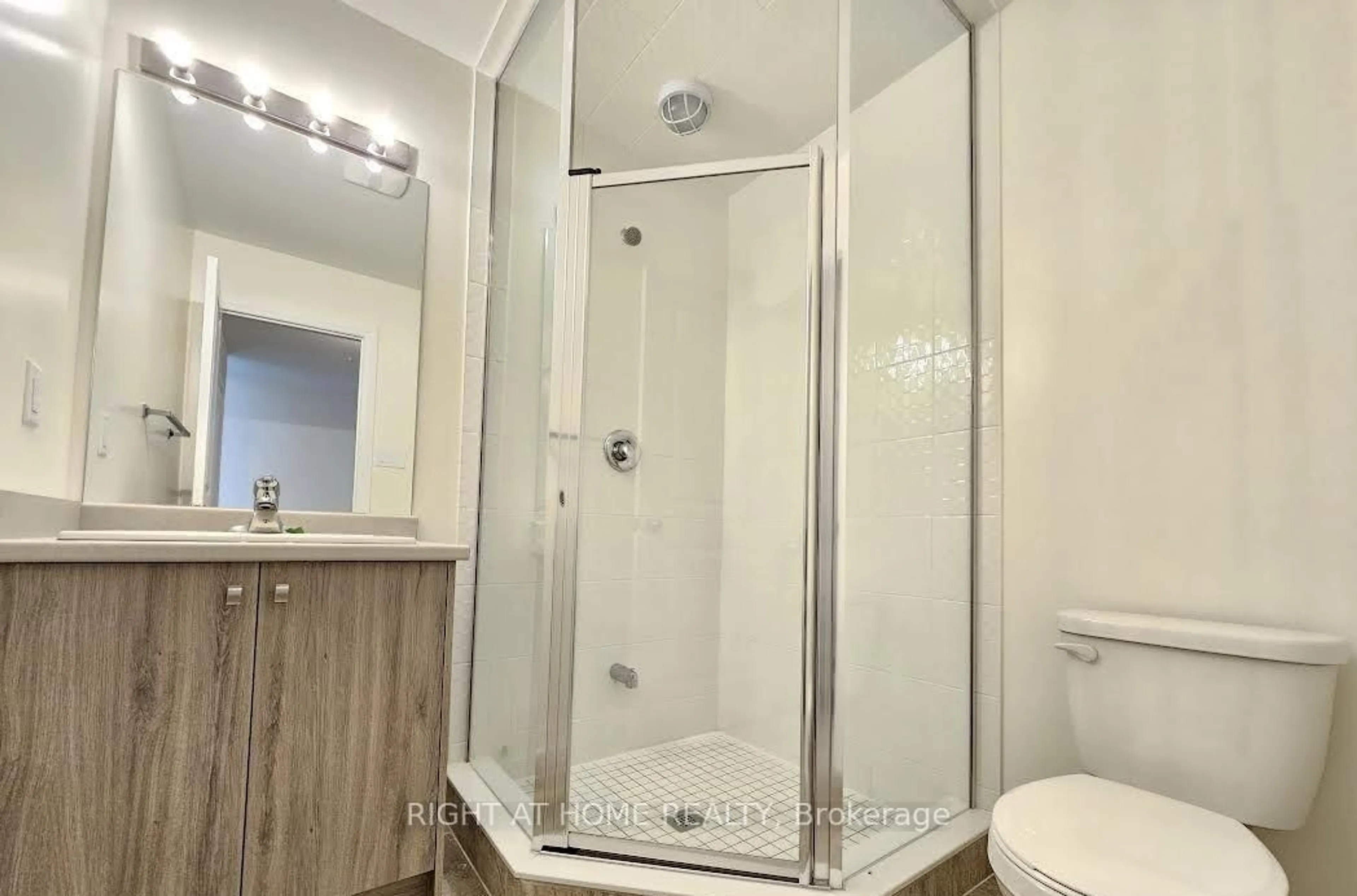 Standard bathroom, unknown for 8 Clarington Blvd, Clarington Ontario L1C 7E5