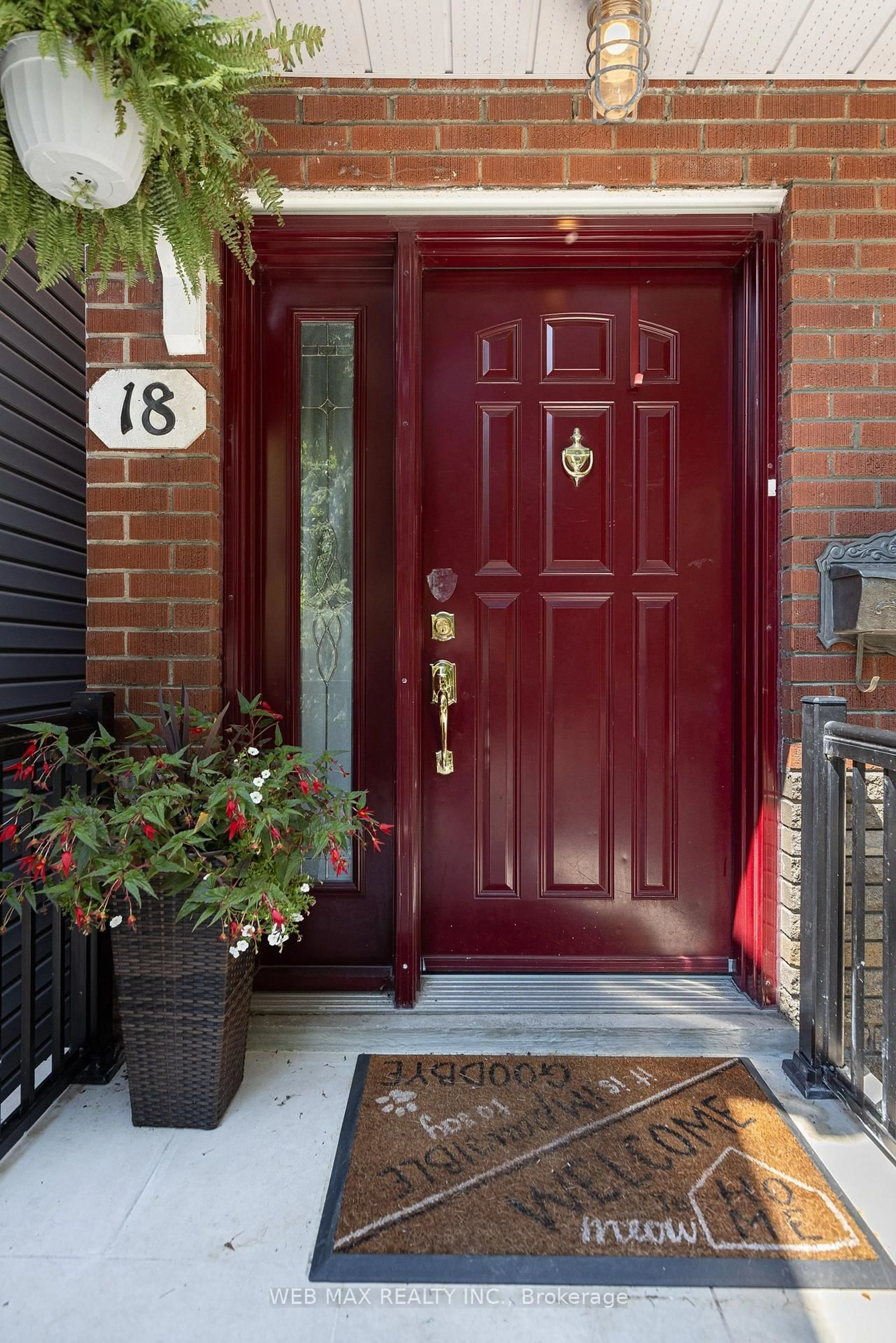 Indoor entryway for 18 Bellefair Ave, Toronto Ontario M4L 3T8