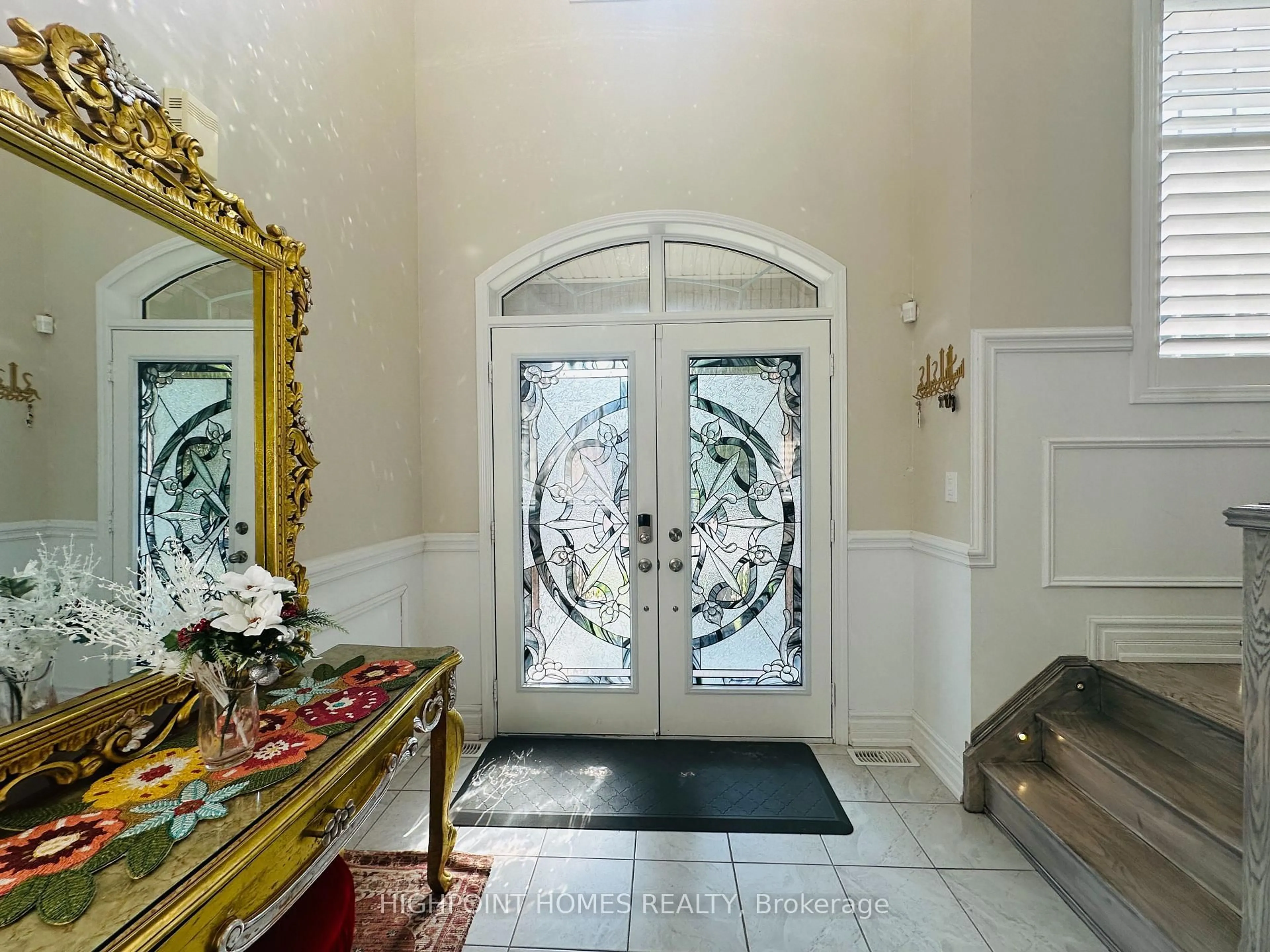 Indoor foyer for 2369 Dress Circle Cres, Oshawa Ontario L1L 0L8