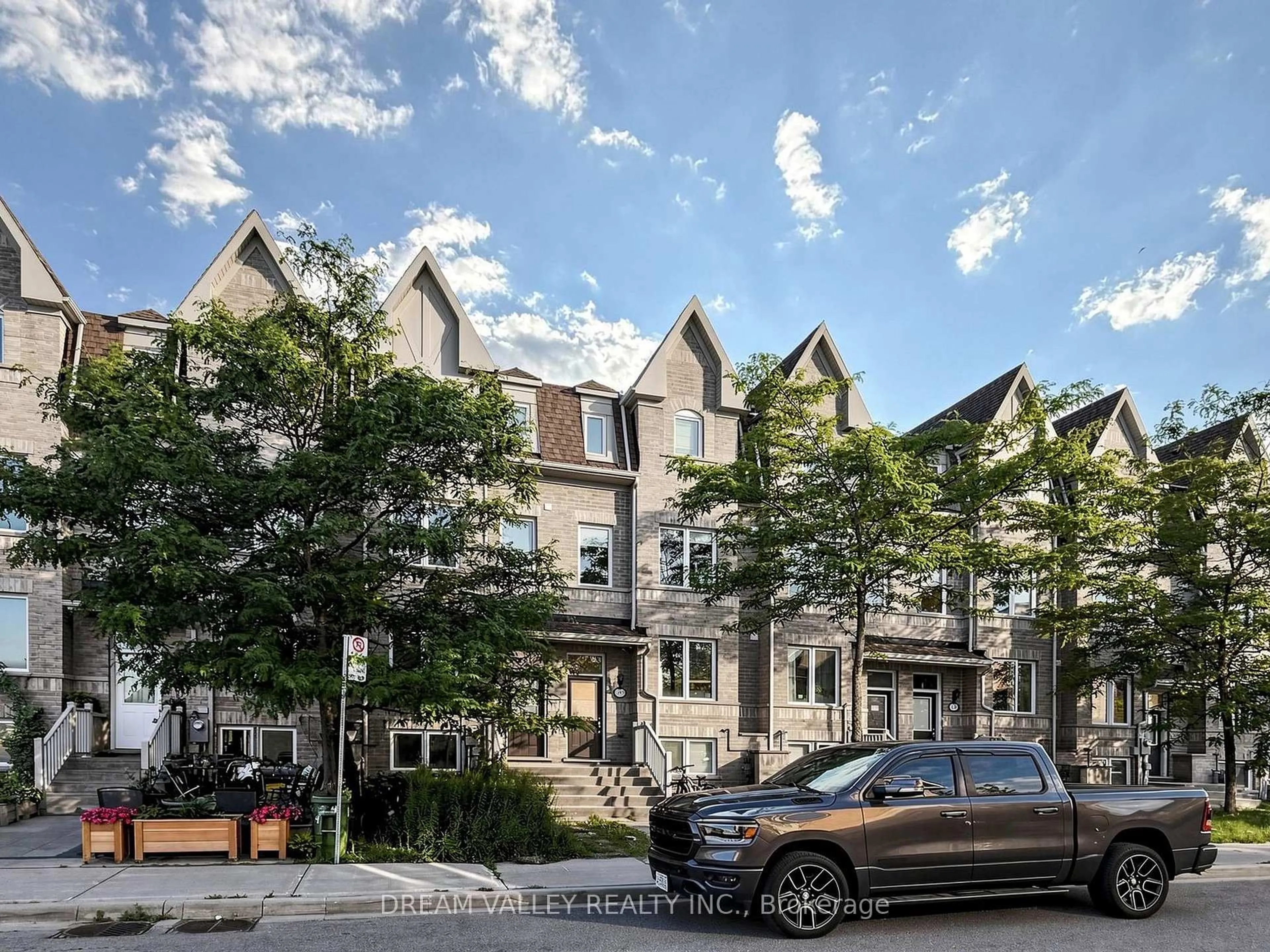 A pic from outside/outdoor area/front of a property/back of a property/a pic from drone, street for 8 Zezel Way, Toronto Ontario M1P 0C3