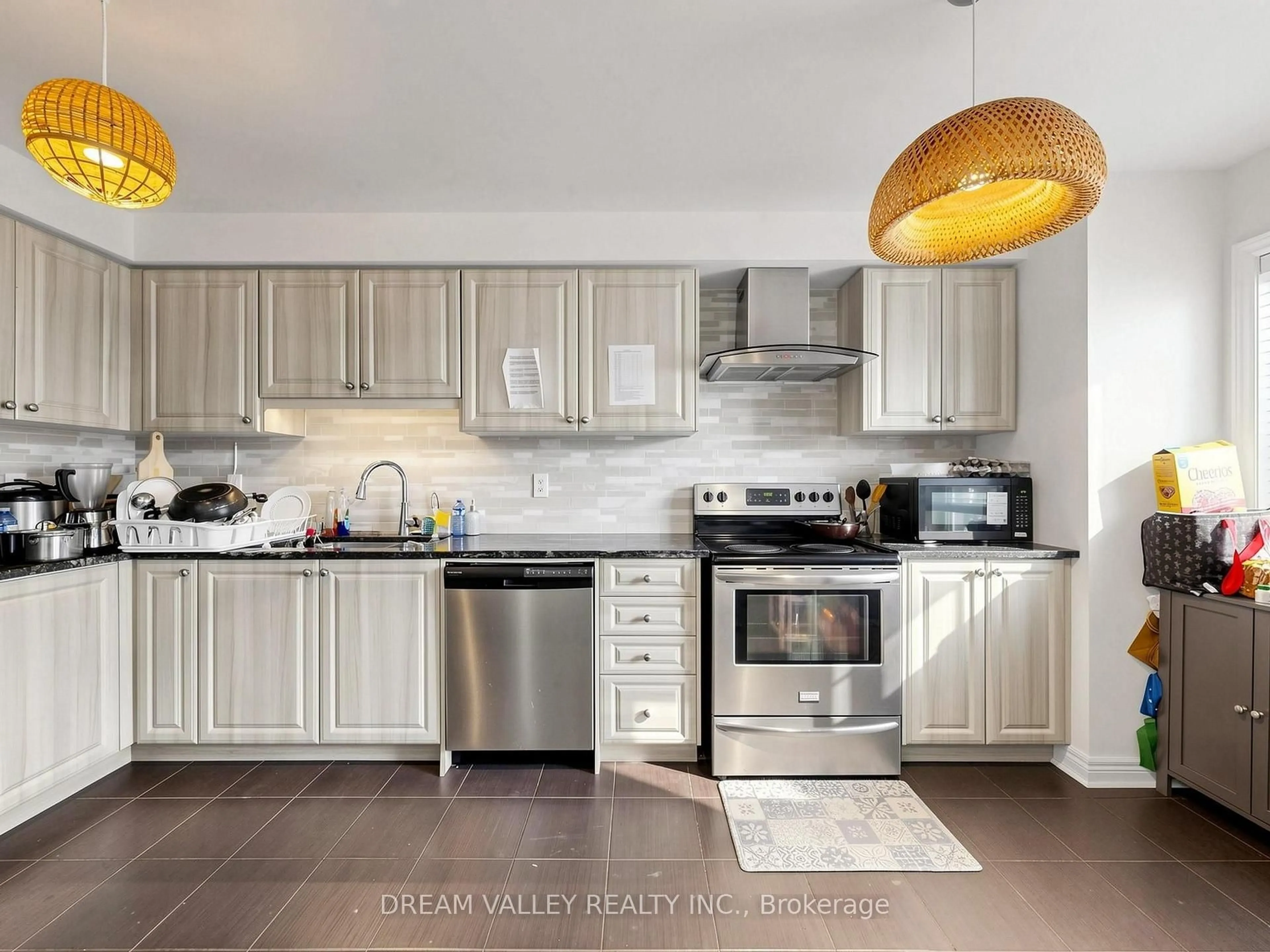 Open concept kitchen, ceramic/tile floor for 8 Zezel Way, Toronto Ontario M1P 0C3