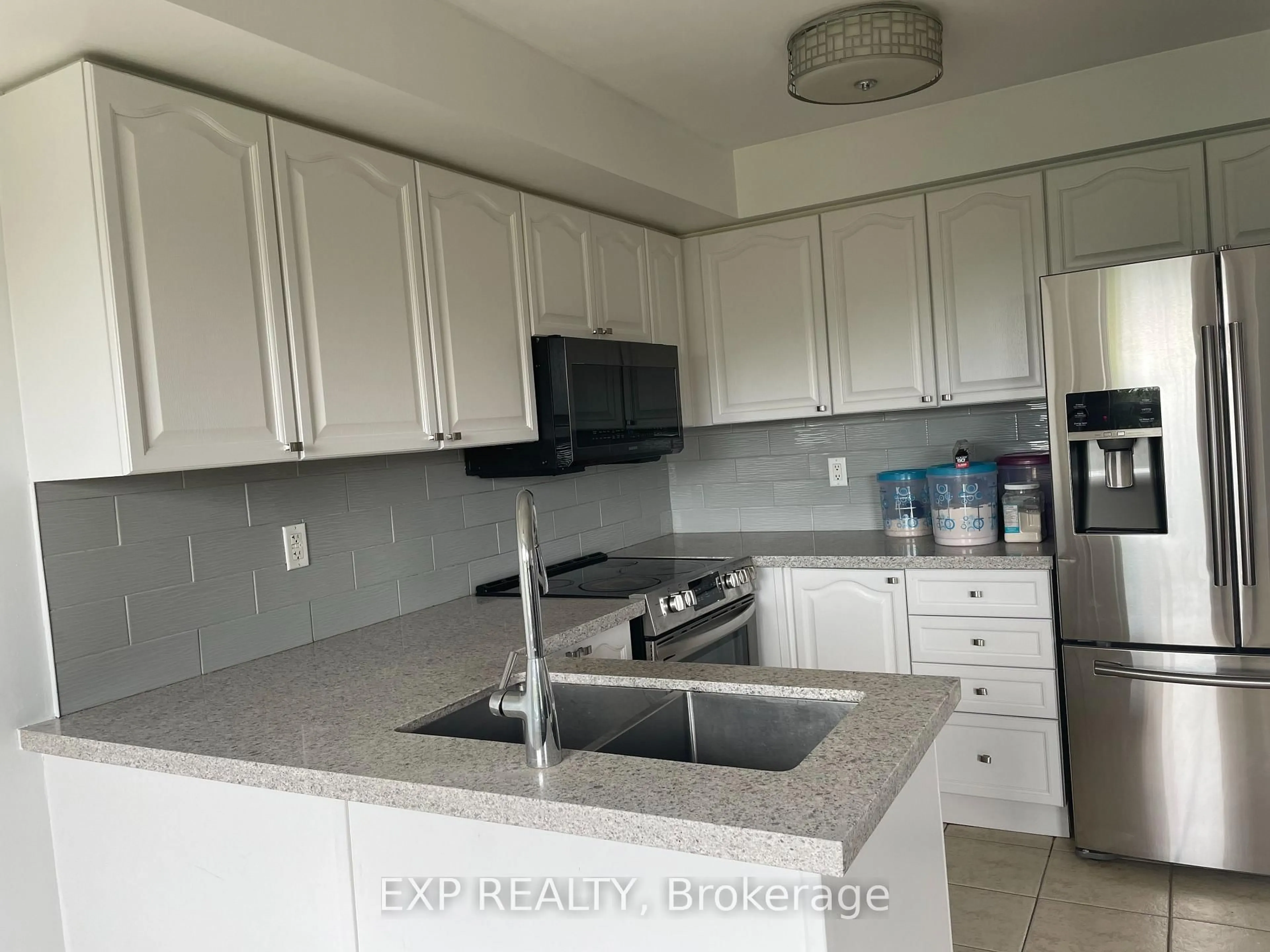 Standard kitchen, unknown for 1036 Southport Dr, Oshawa Ontario L1H 8A3