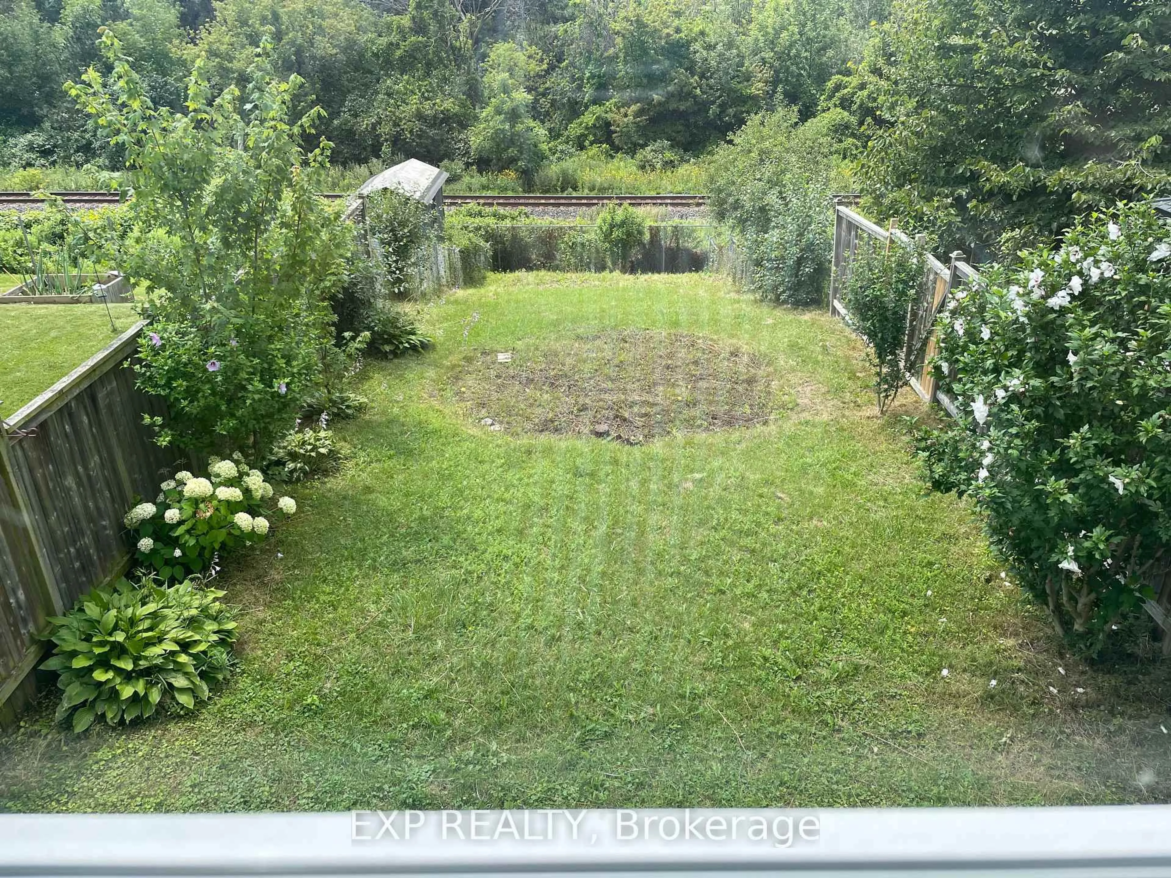 A pic from outside/outdoor area/front of a property/back of a property/a pic from drone, forest/trees view for 1036 Southport Dr, Oshawa Ontario L1H 8A3