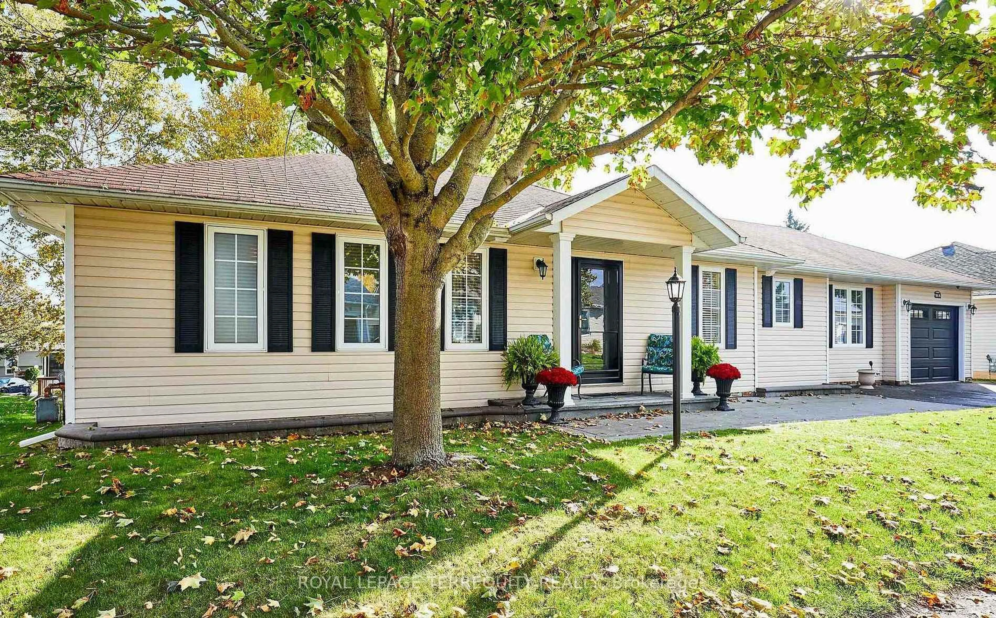 Home with vinyl exterior material, street for 91A Wilmot Tr, Clarington Ontario L1B 1B8