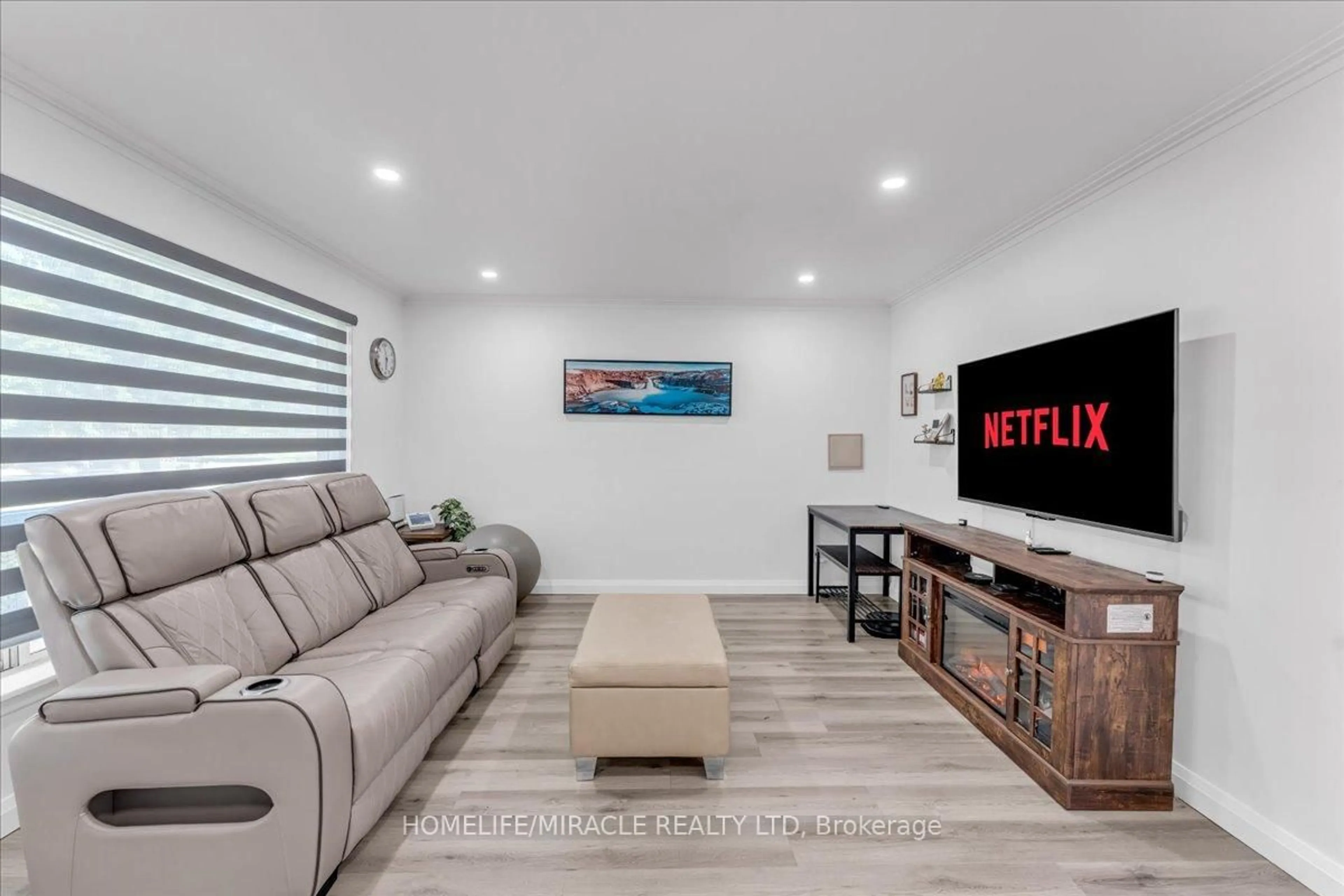 Home theater for 1238 Pharmacy Ave, Toronto Ontario M1R 2H9