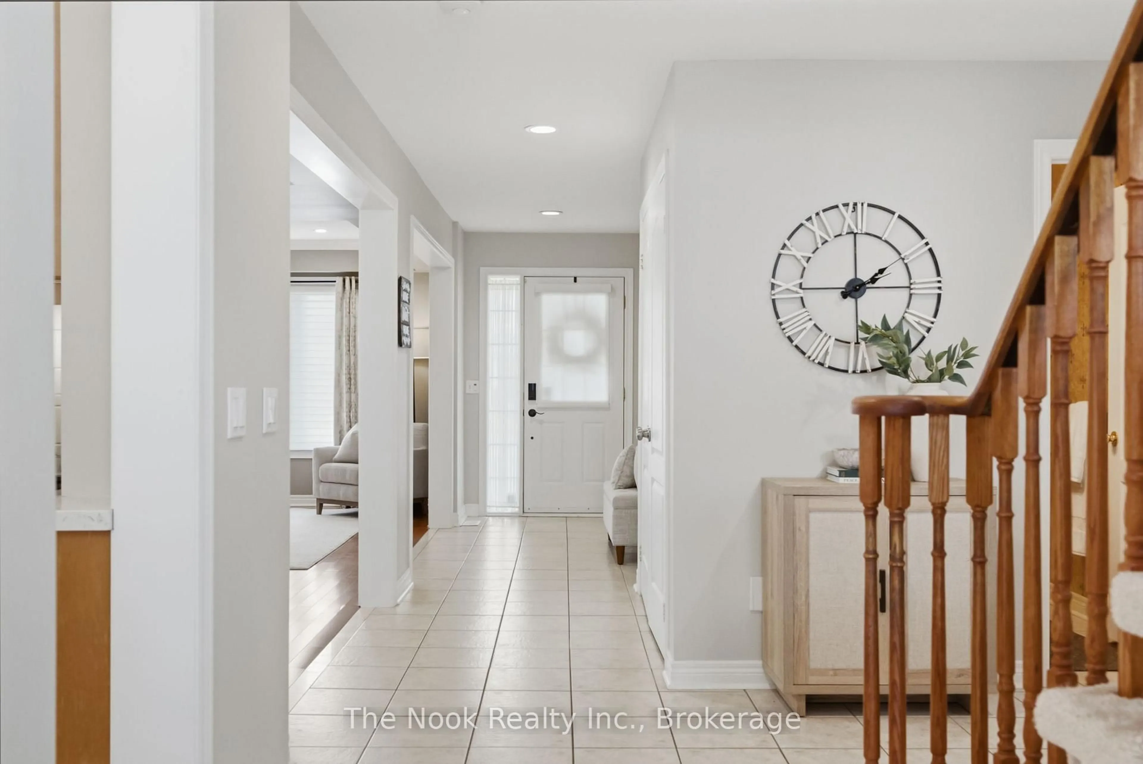 Indoor entryway for 137 Edward St, Clarington Ontario L1B 1M6
