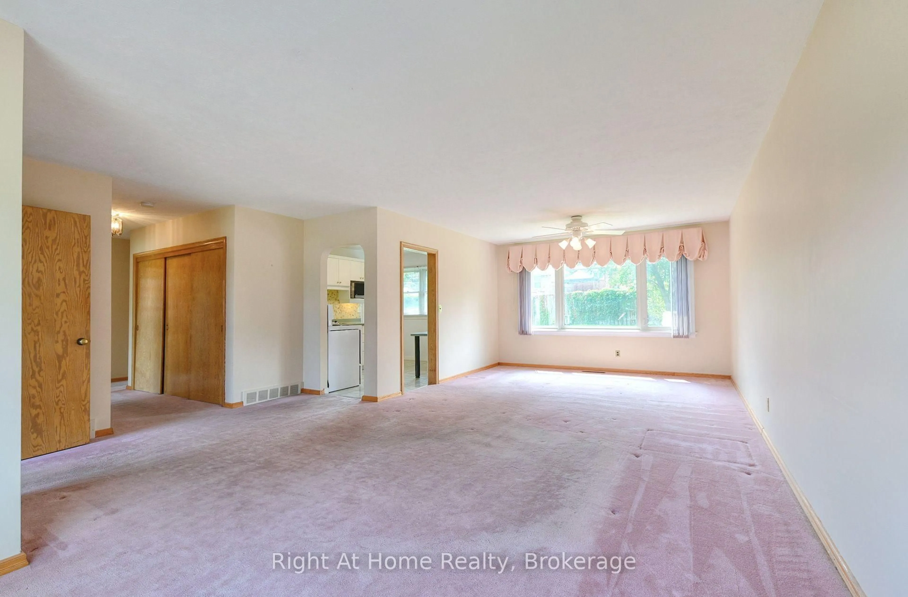 A pic of a room for 544 Harmony Rd, Oshawa Ontario L1H 6V5