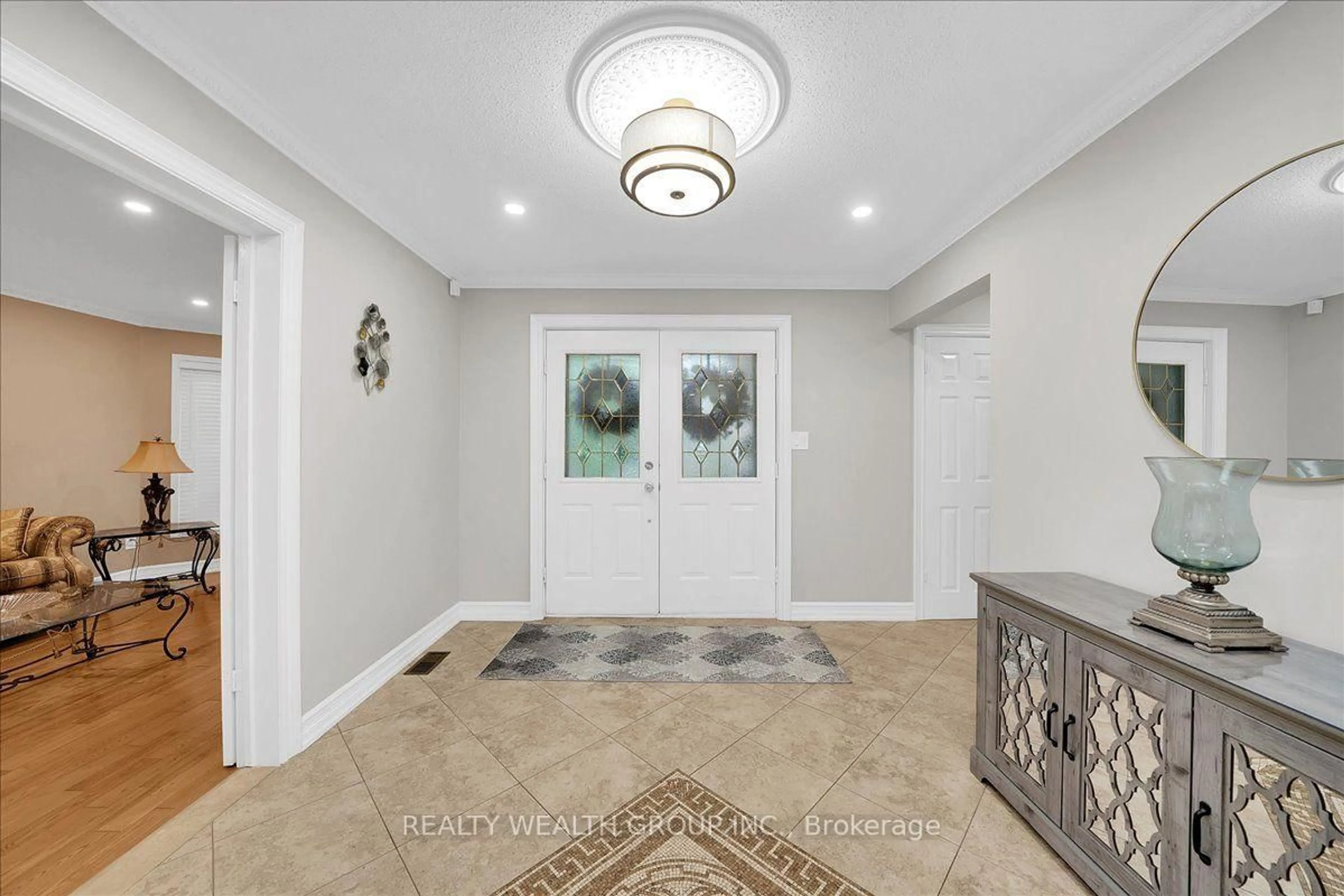 Indoor entryway for 1576 Saugeen Dr, Pickering Ontario L1V 6K8