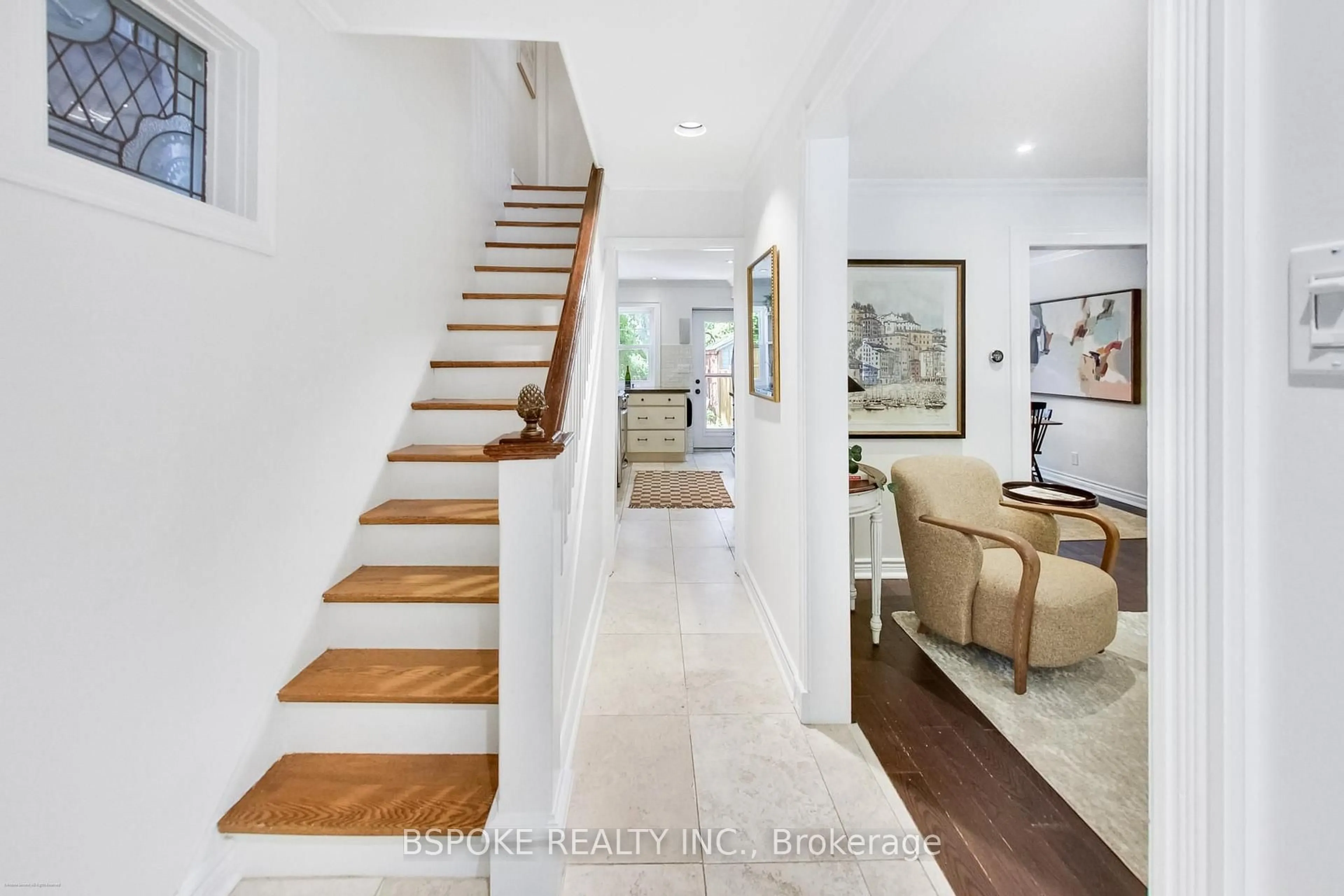 Indoor entryway for 214 Gainsborough Rd, Toronto Ontario M4L 3C6