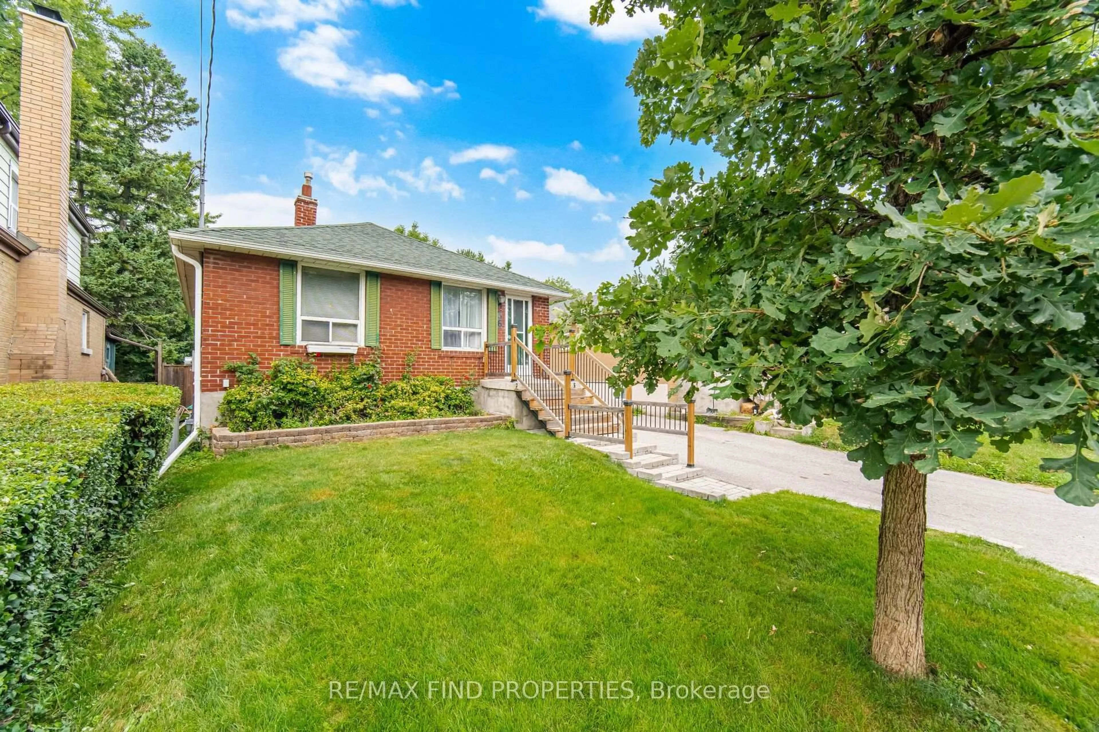 Unknown for 36 Pinegrove Ave, Toronto Ontario M1N 2G5