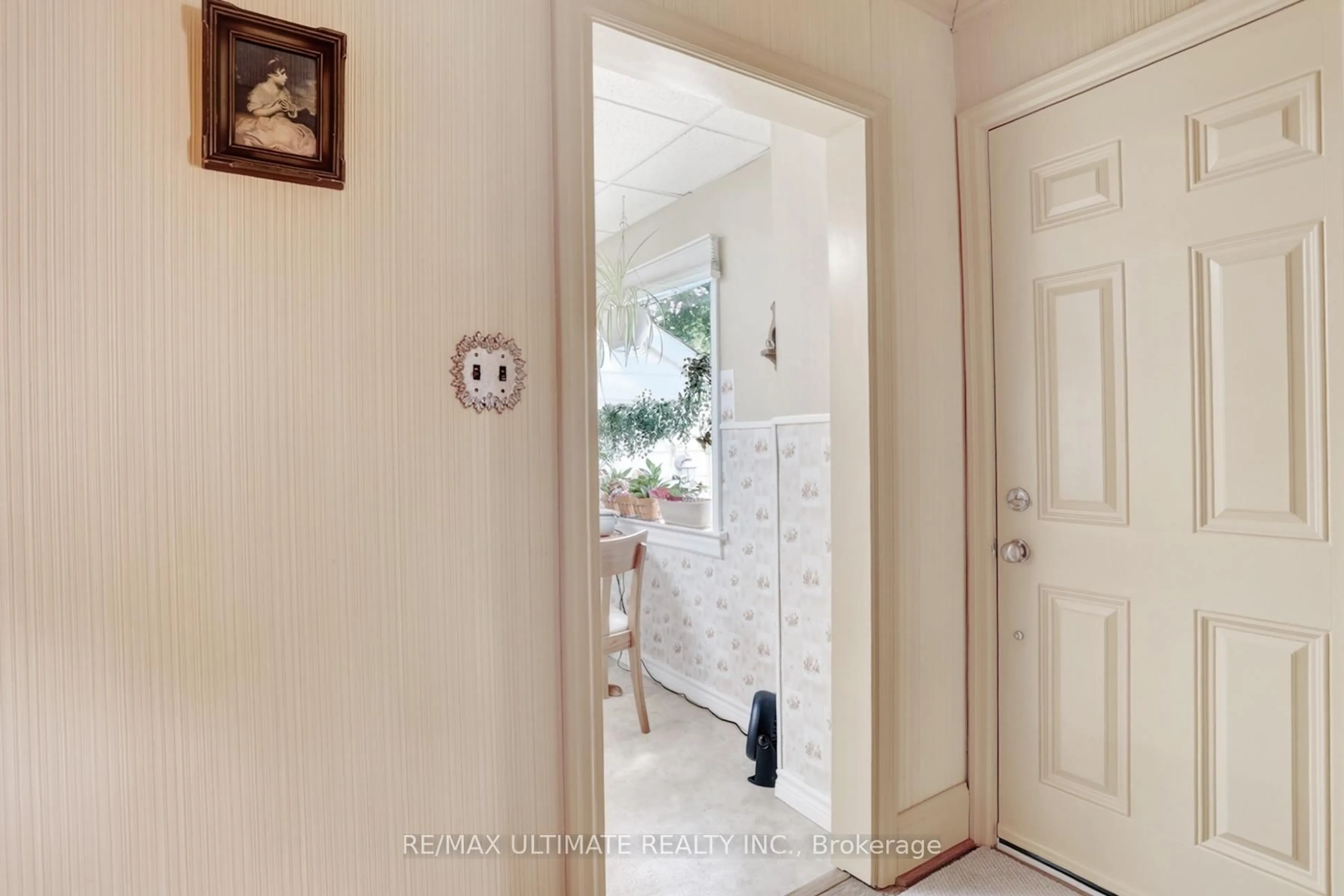Indoor entryway for 343 Morningside Ave, Toronto Ontario M1E 3G4