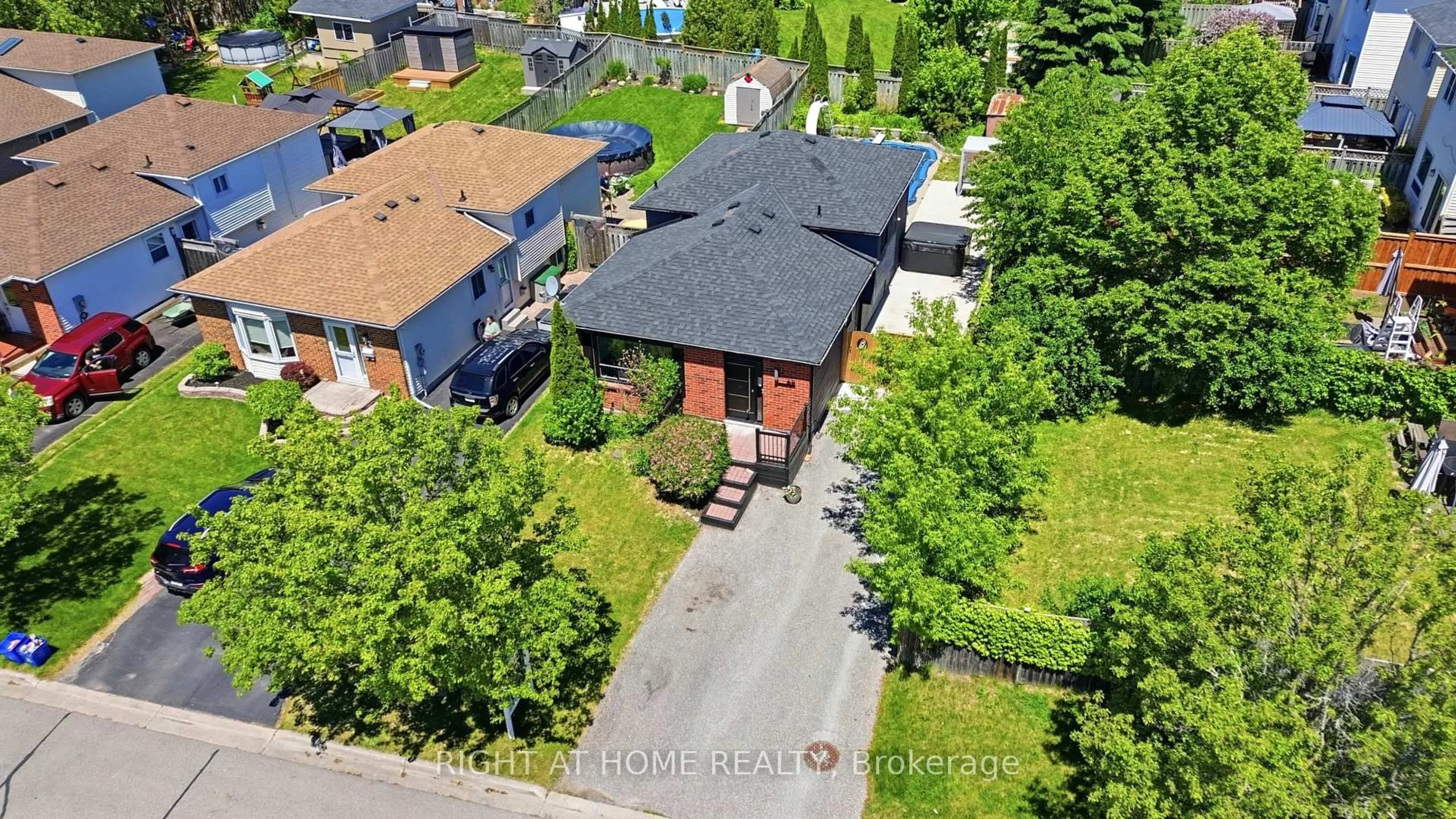 A pic from outside/outdoor area/front of a property/back of a property/a pic from drone, street for 68 Overbank Dr, Oshawa Ontario L1J 7Y8