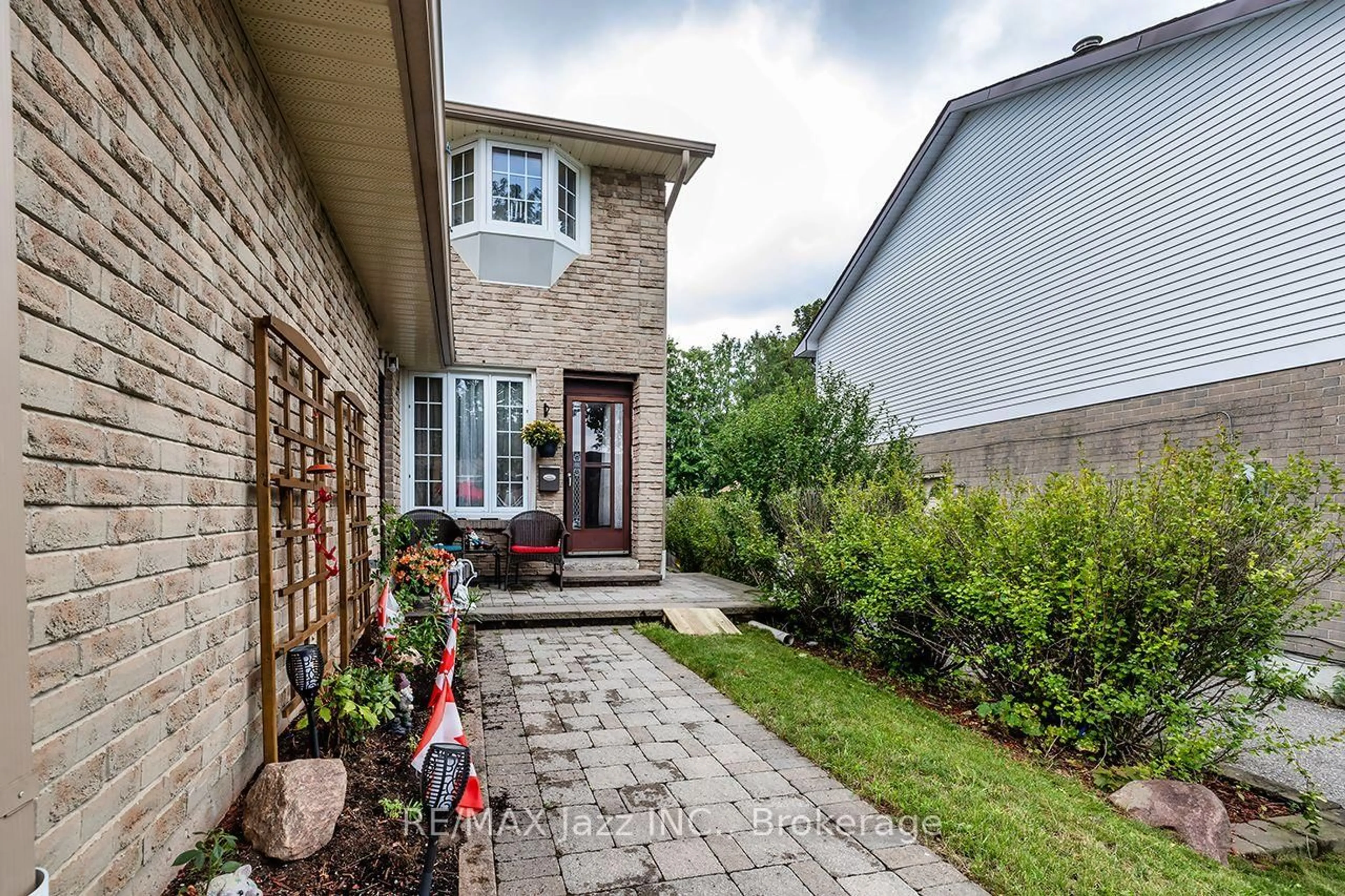 Home with brick exterior material, street for 1305 Sunnybrae Cres, Oshawa Ontario L1H 8E2