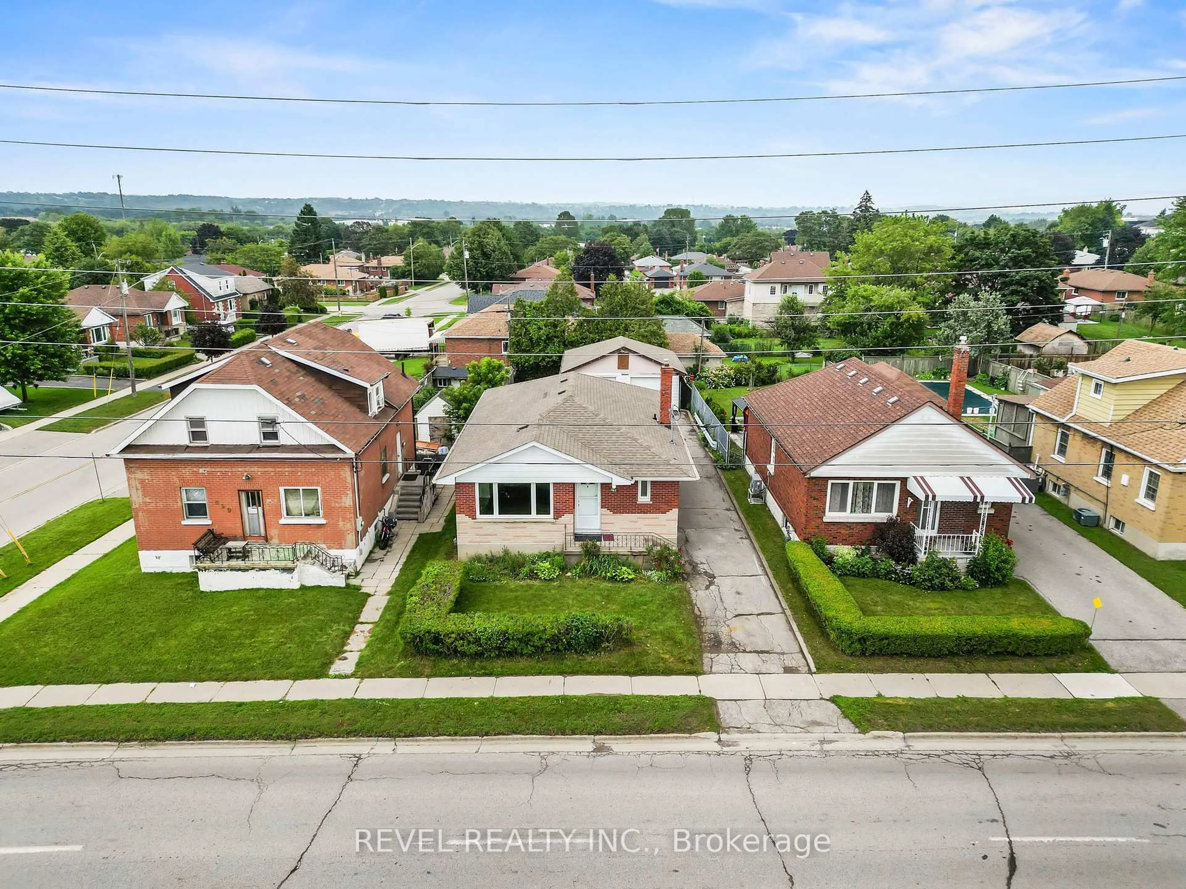 A pic from outside/outdoor area/front of a property/back of a property/a pic from drone, street for 863 Ritson Rd, Oshawa Ontario L1H 5L5
