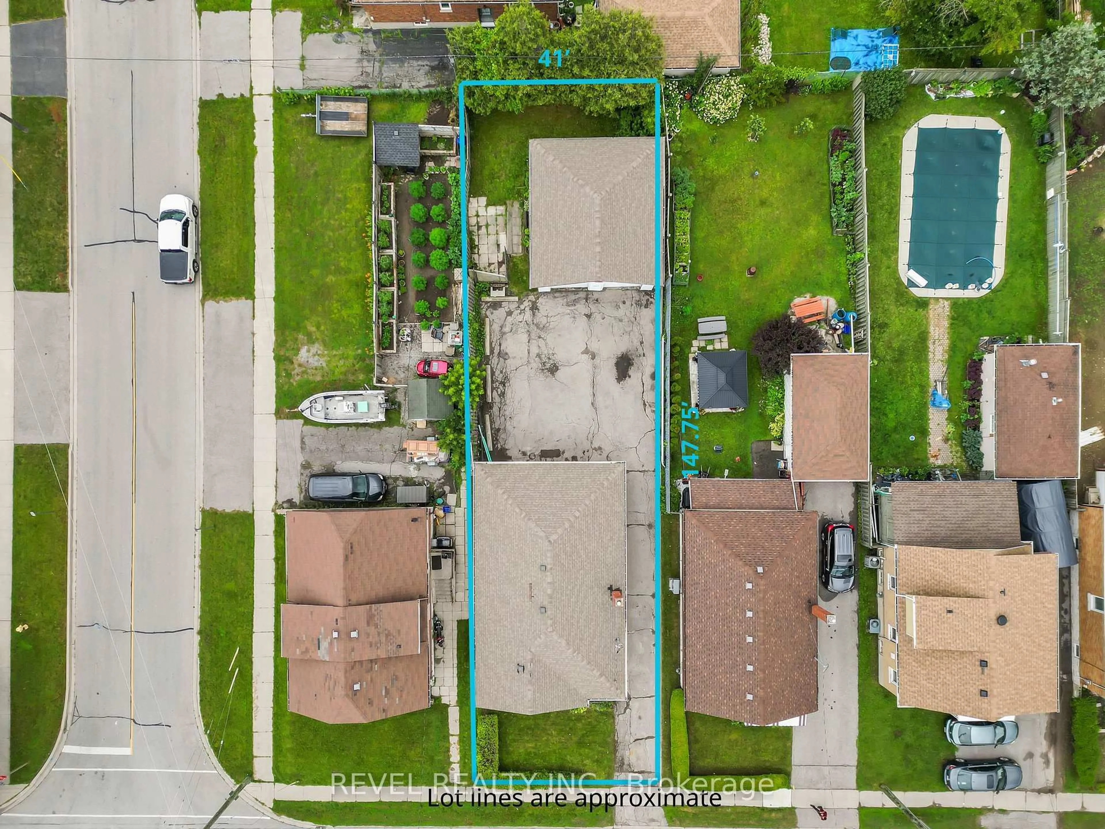 A pic from outside/outdoor area/front of a property/back of a property/a pic from drone, street for 863 Ritson Rd, Oshawa Ontario L1H 5L5