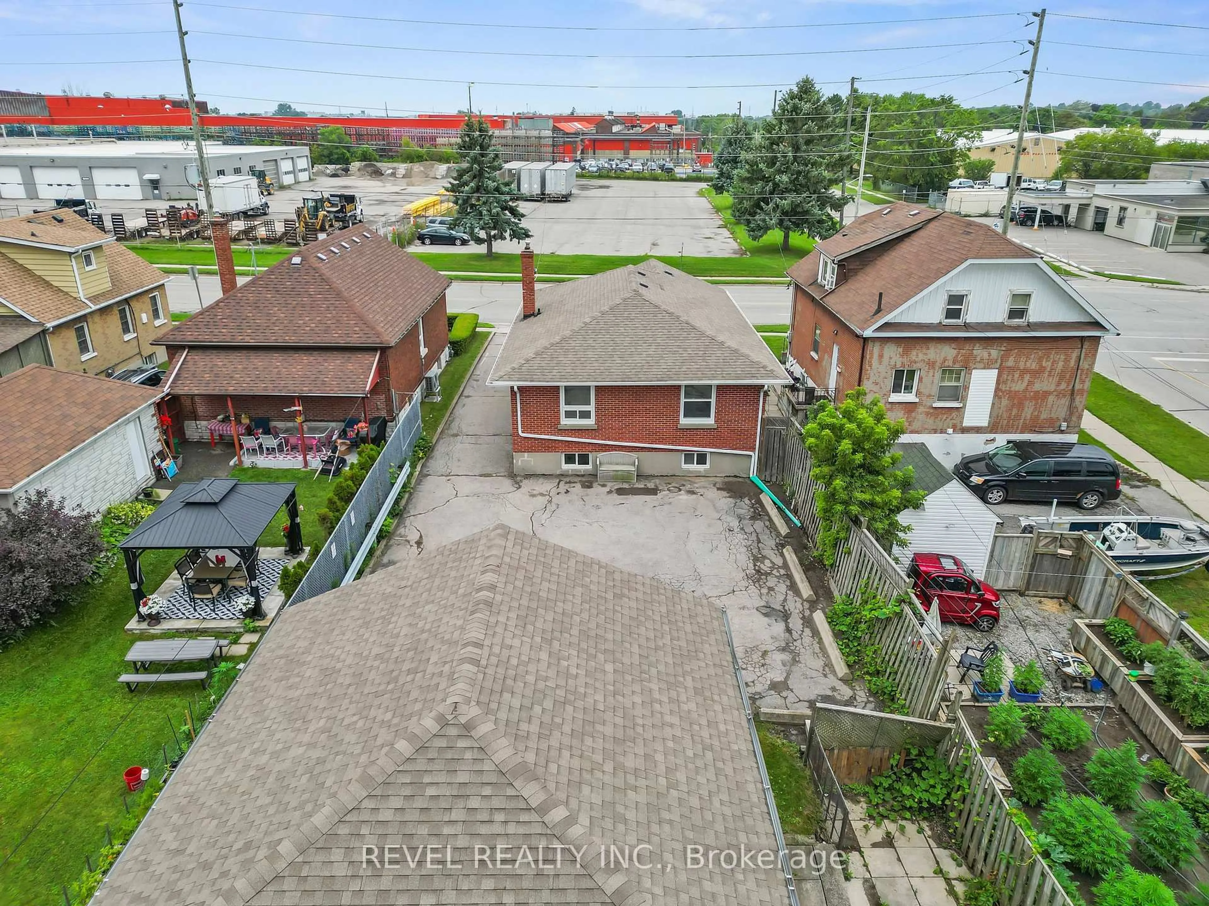 A pic from outside/outdoor area/front of a property/back of a property/a pic from drone, street for 863 Ritson Rd, Oshawa Ontario L1H 5L5