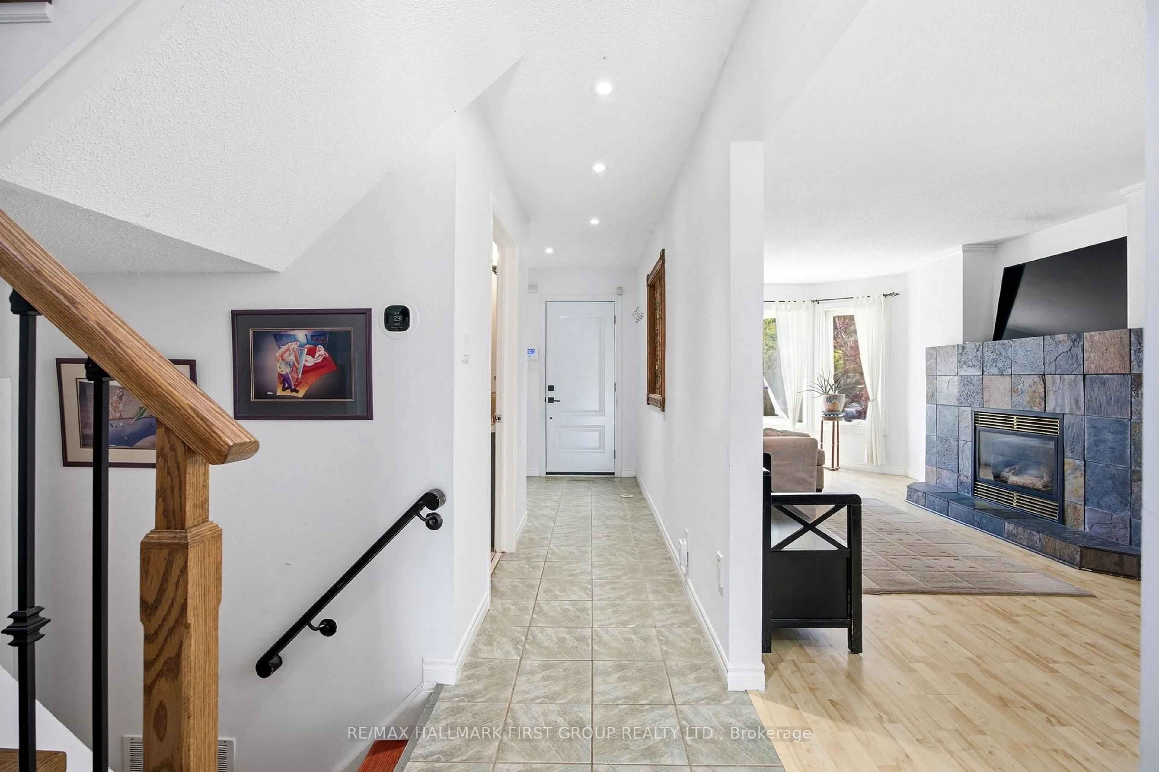 Indoor foyer for 11 Bowers Crt, Ajax Ontario L1T 2L6