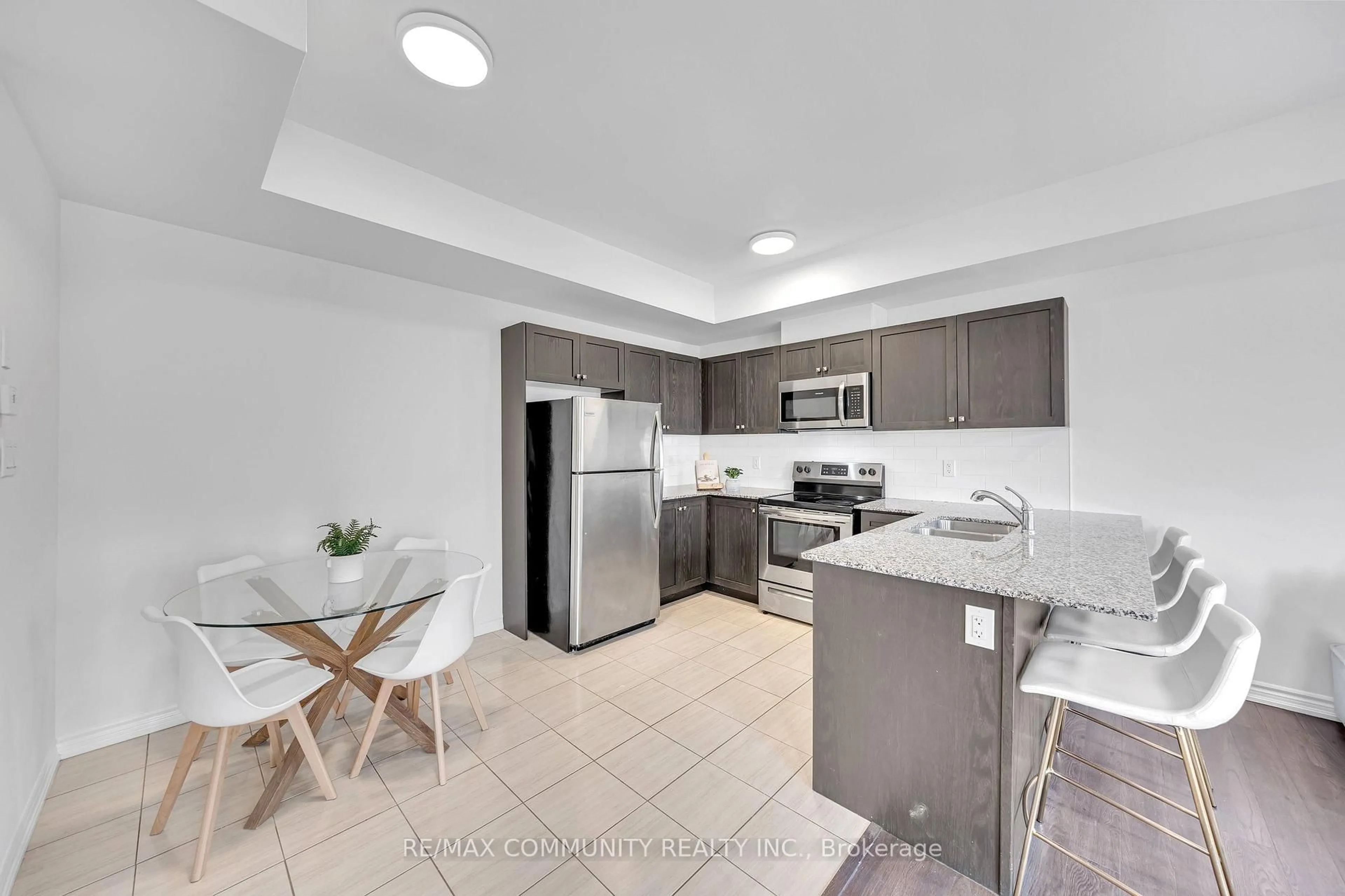Standard kitchen, unknown for 1761 Rex Heath Dr, Pickering Ontario L1X 0E4