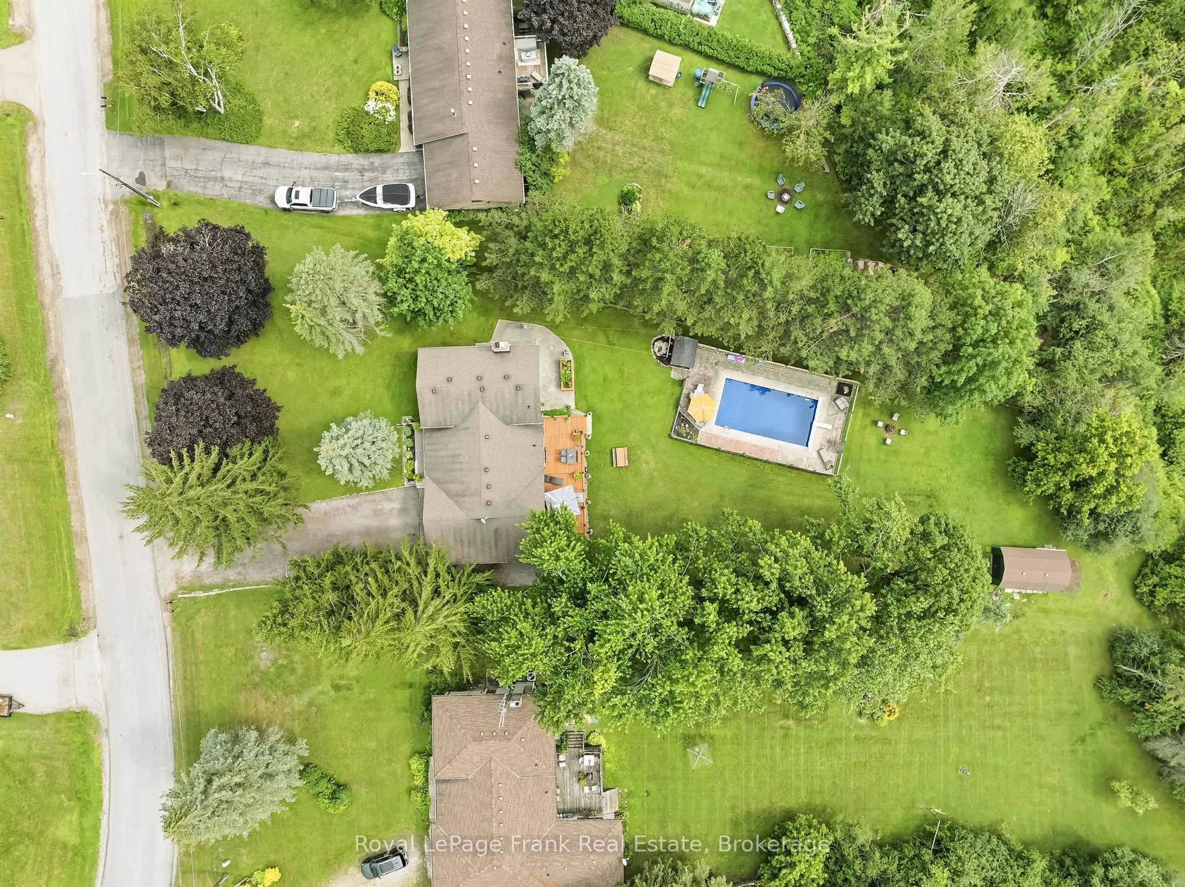 A pic from outside/outdoor area/front of a property/back of a property/a pic from drone, unknown for 32 Jacobsen Blvd, Scugog Ontario L0C 1H0