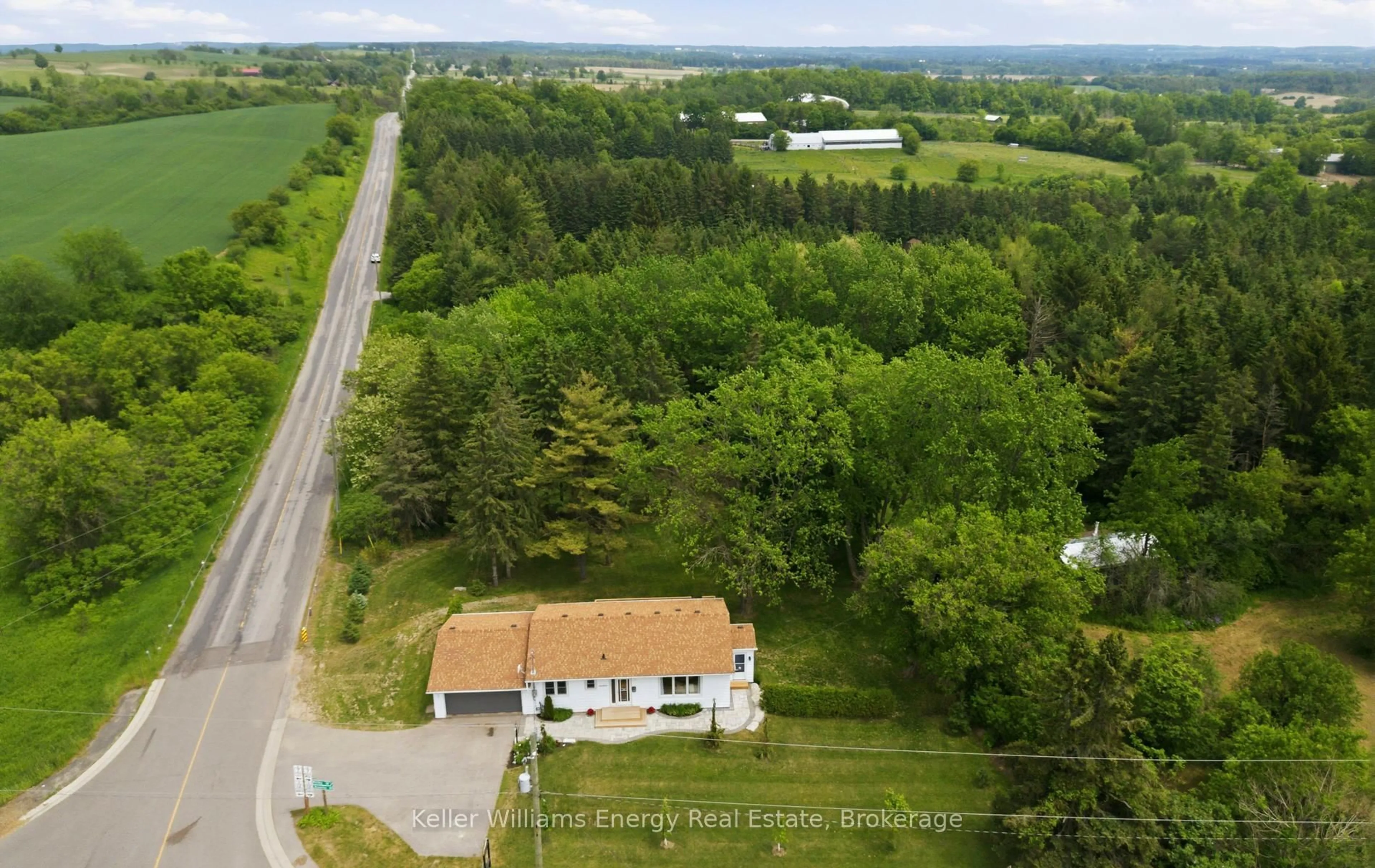 A pic from outside/outdoor area/front of a property/back of a property/a pic from drone, unknown for 9965 Baldwin St, Whitby Ontario L0B 1A0