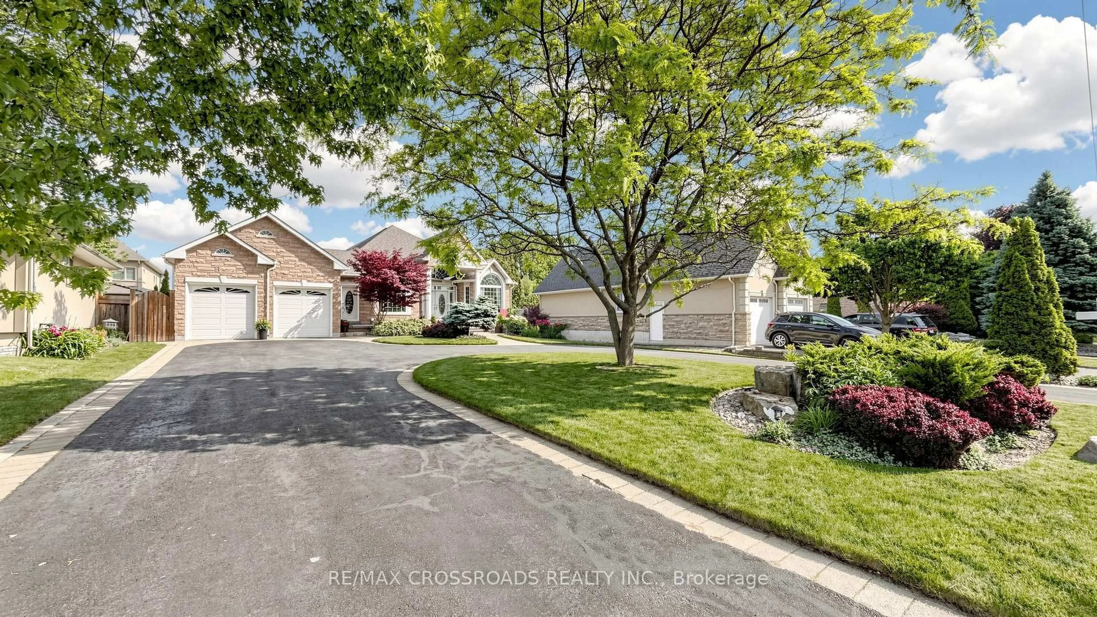 A pic from outside/outdoor area/front of a property/back of a property/a pic from drone, street for 3531 Garrard Rd, Whitby Ontario L1R 3L1