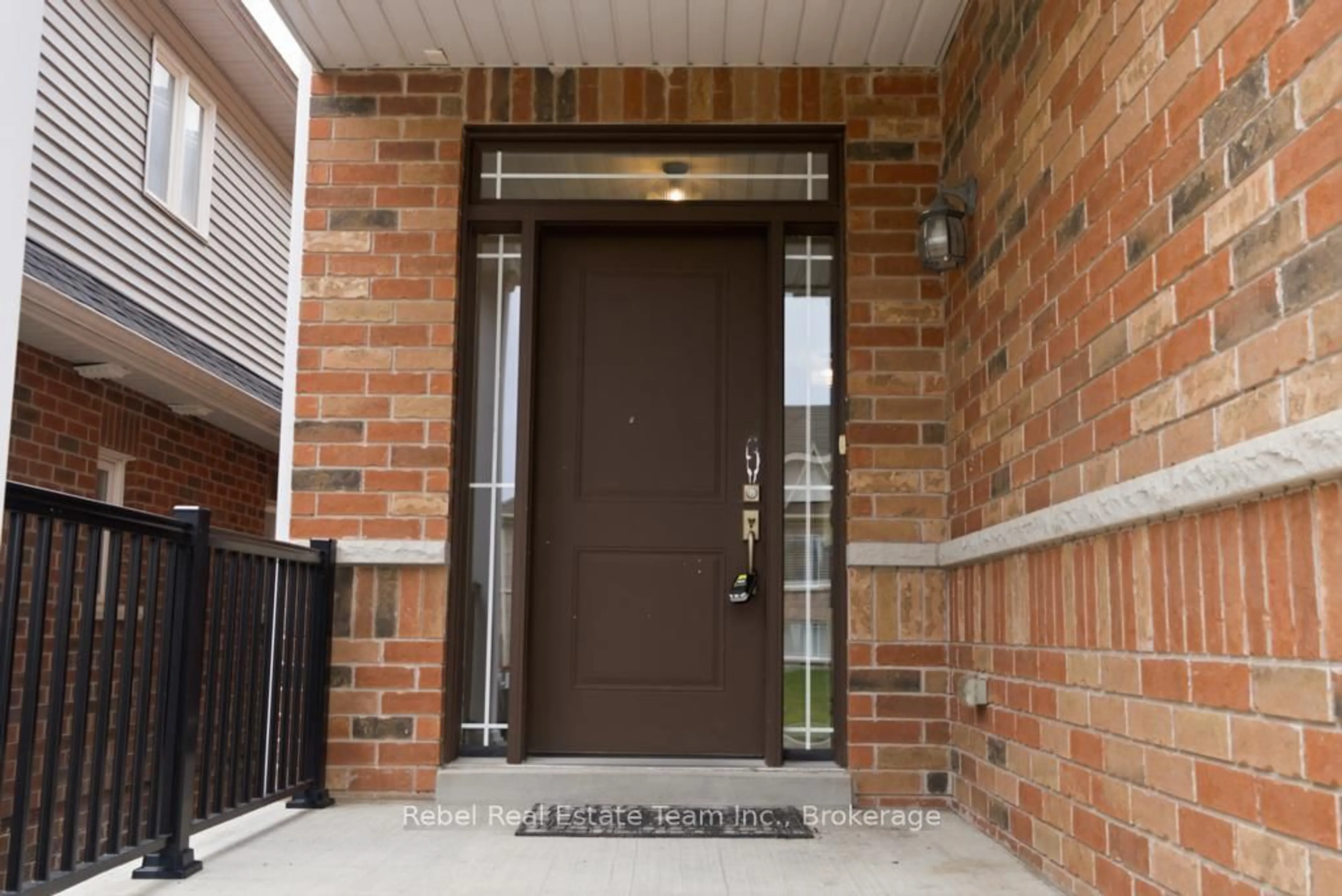Indoor entryway for 1849 Silverstone Cres, Oshawa Ontario L1K 0T2