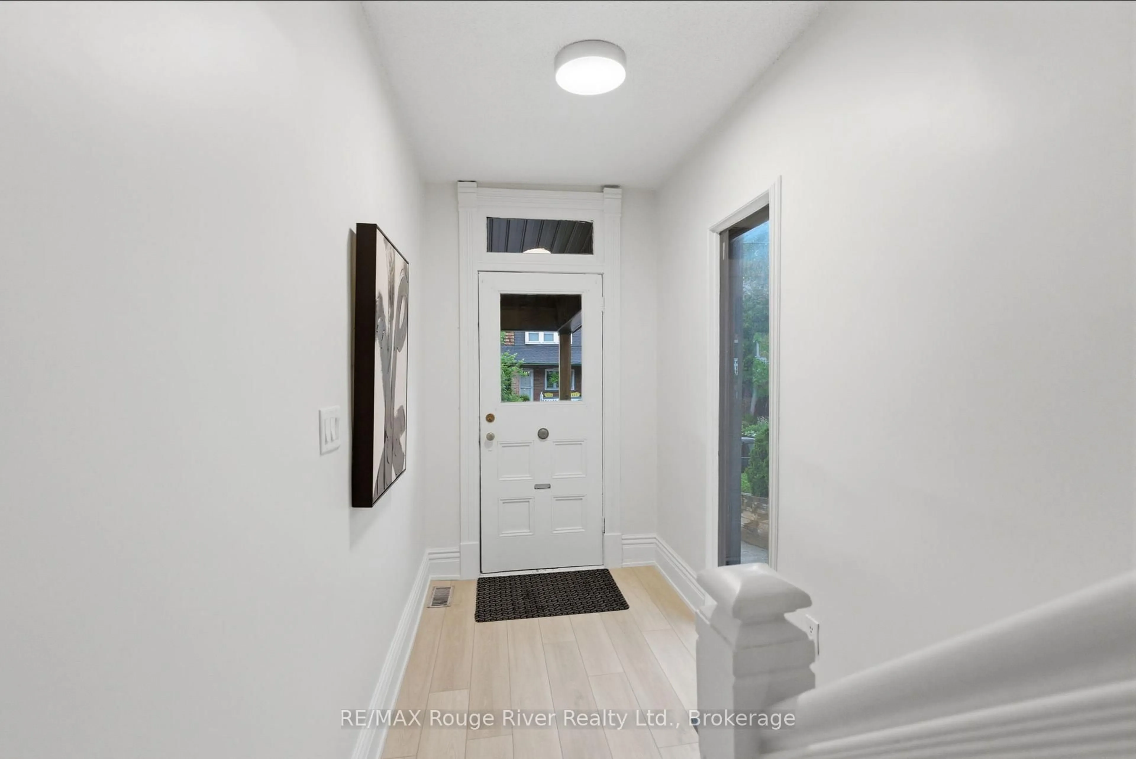 Indoor entryway for 7 Heyworth Cres, Toronto Ontario M4E 1T6