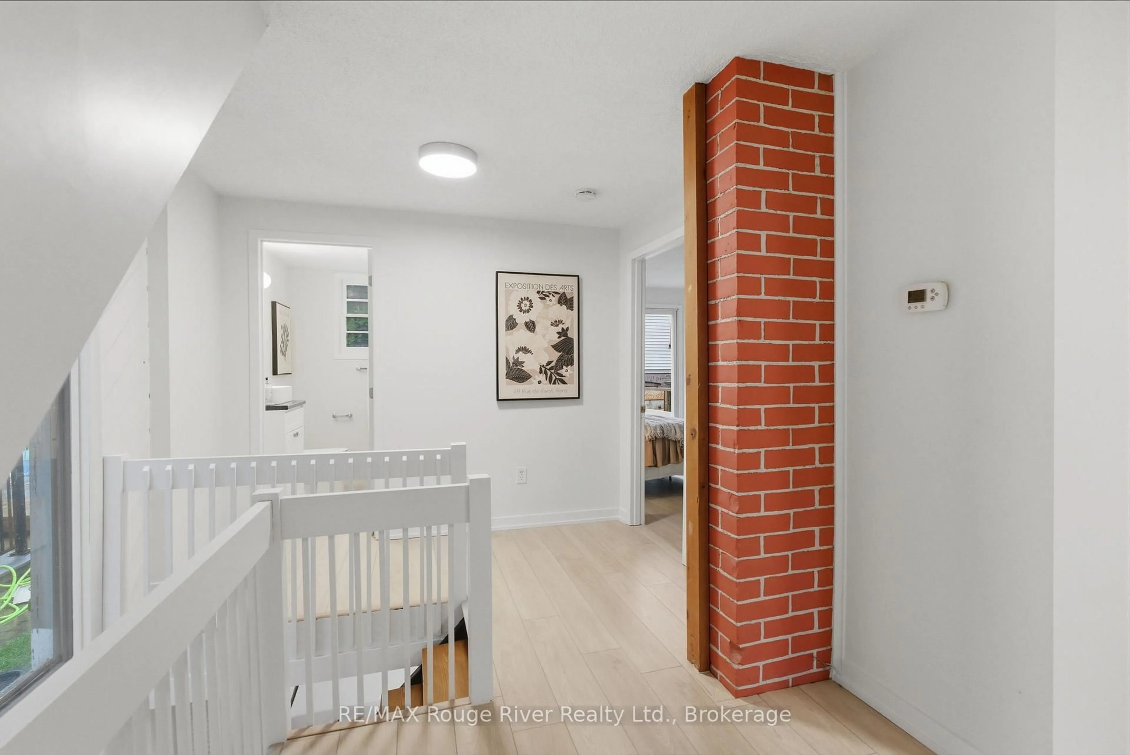 Indoor entryway for 7 Heyworth Cres, Toronto Ontario M4E 1T6