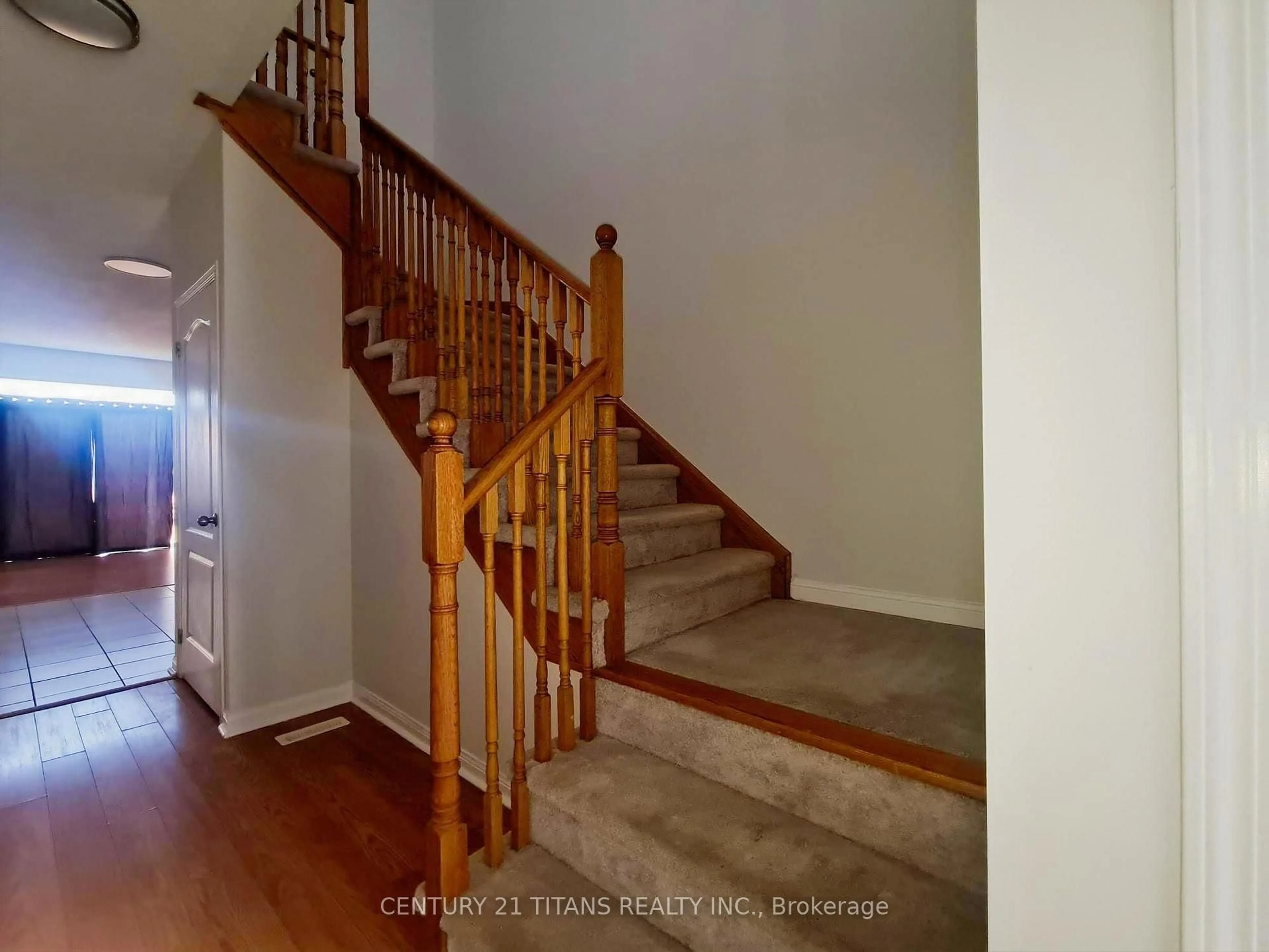 Stairs for 2590 Winter Words Dr, Oshawa Ontario L1L 0S9
