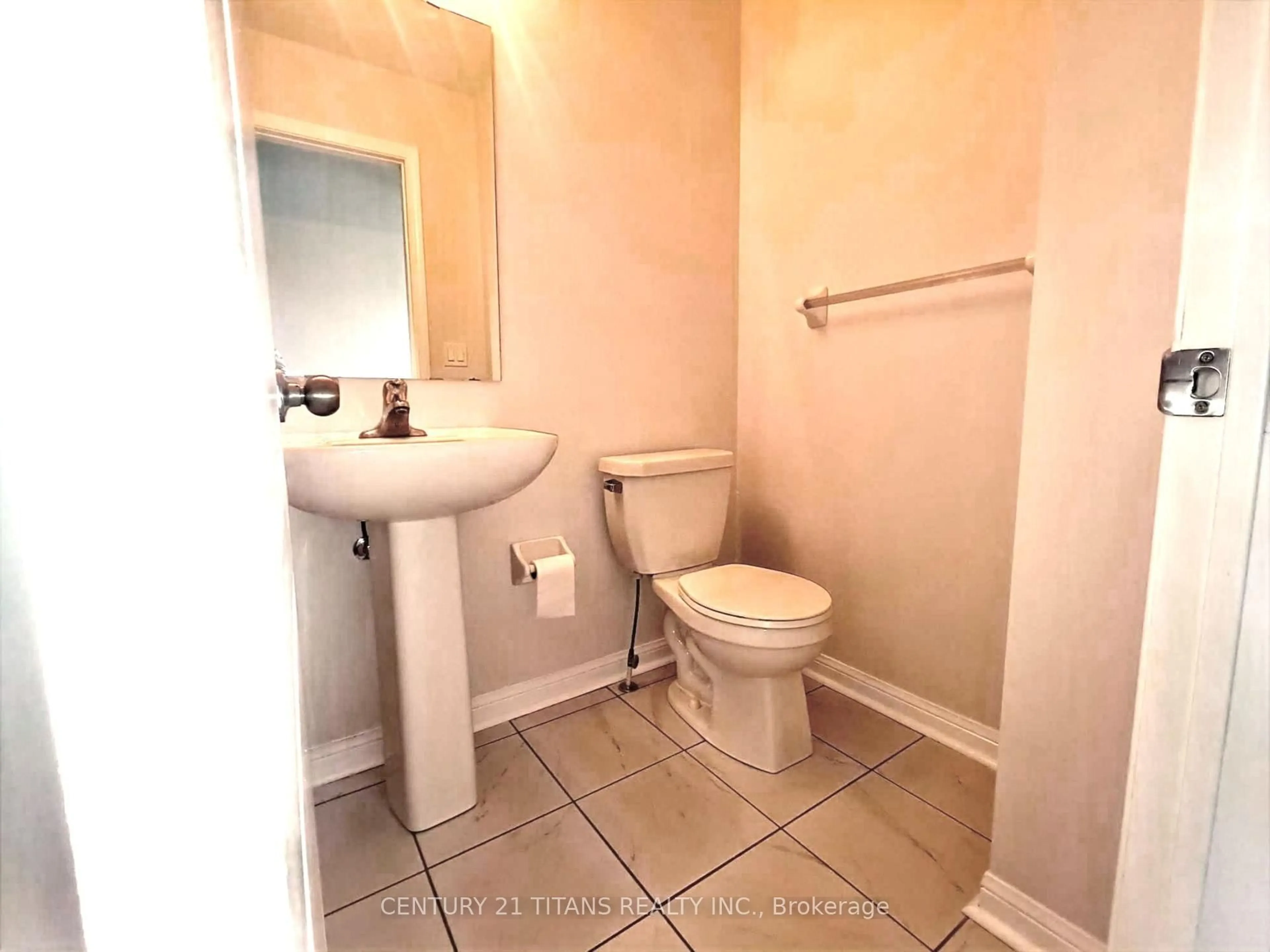 Standard bathroom, unknown for 2590 Winter Words Dr, Oshawa Ontario L1L 0S9
