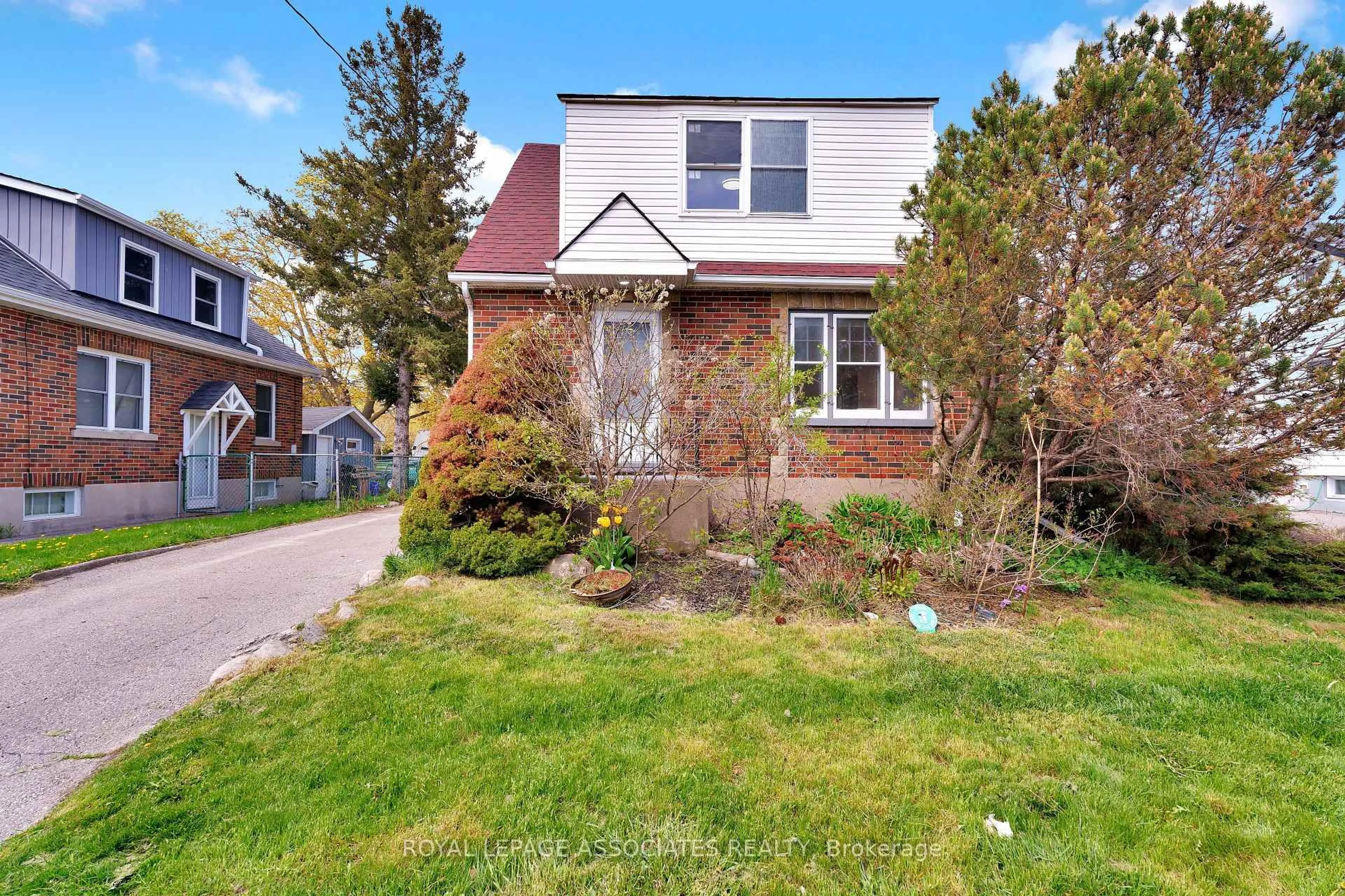Home with brick exterior material, street for 42 Rossland Rd, Oshawa Ontario L1G 2W1