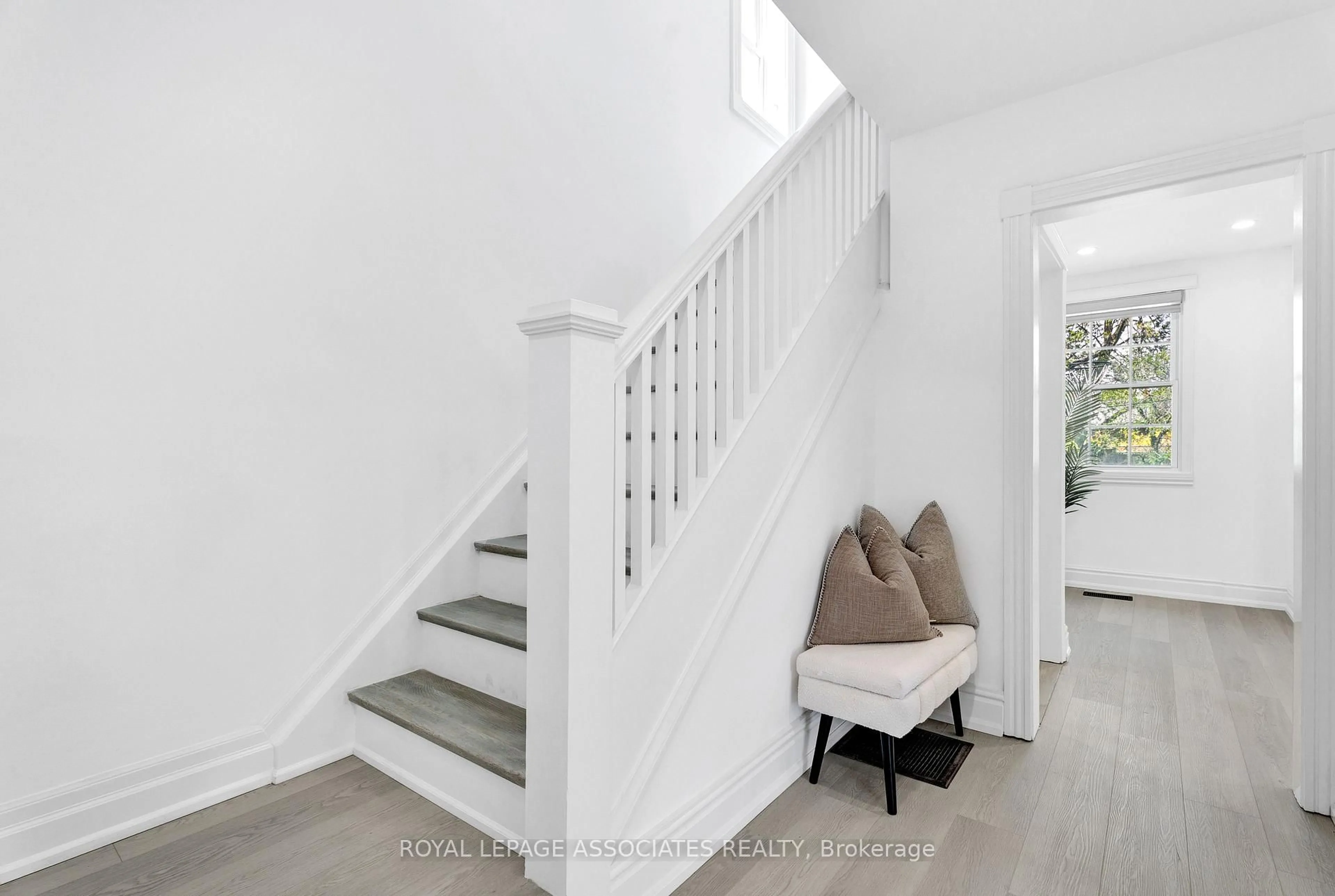 Stairs for 42 Rossland Rd, Oshawa Ontario L1G 2W1
