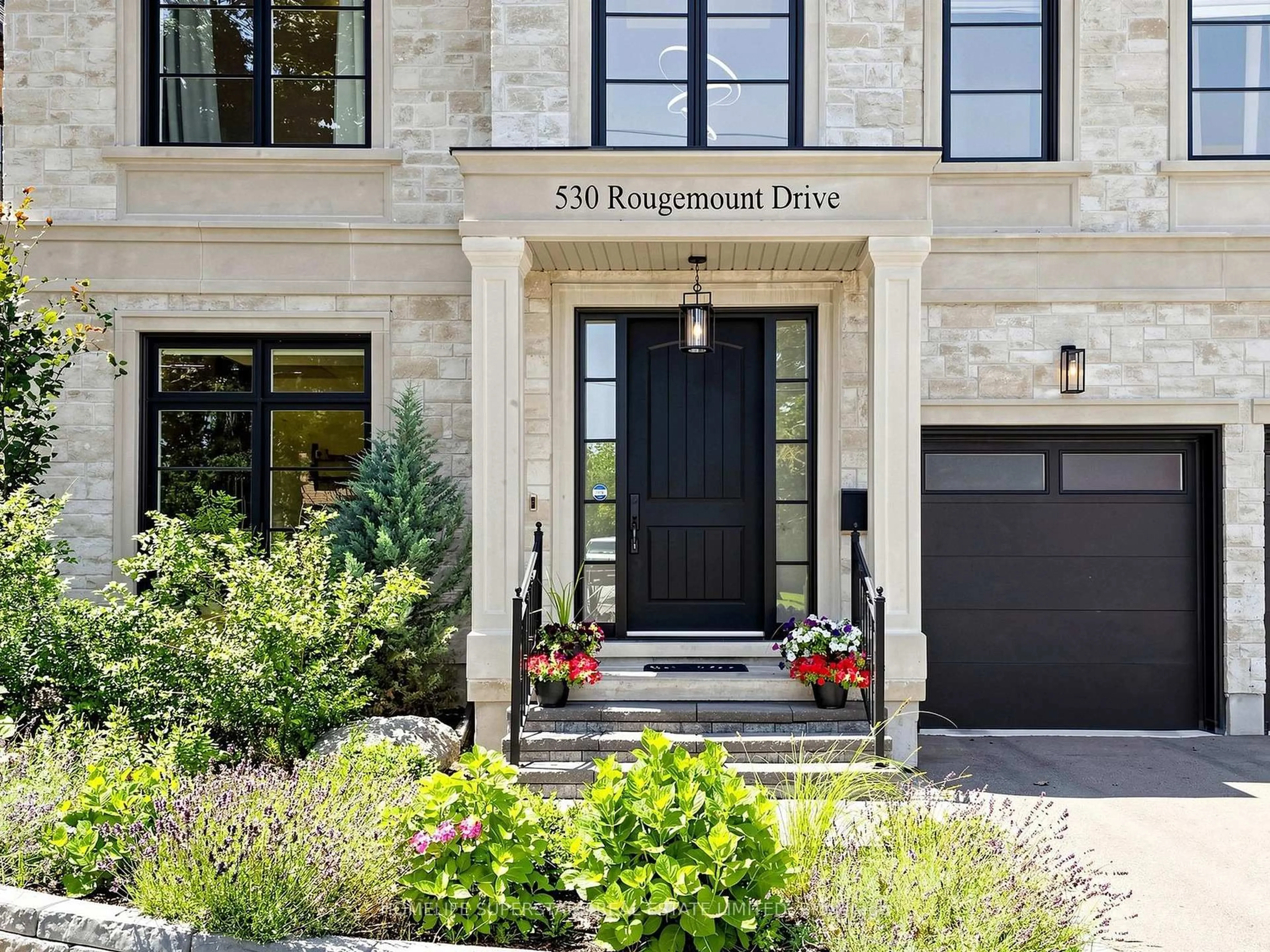 Indoor entryway for 530 Rougemount Dr, Pickering Ontario L1W 2C2