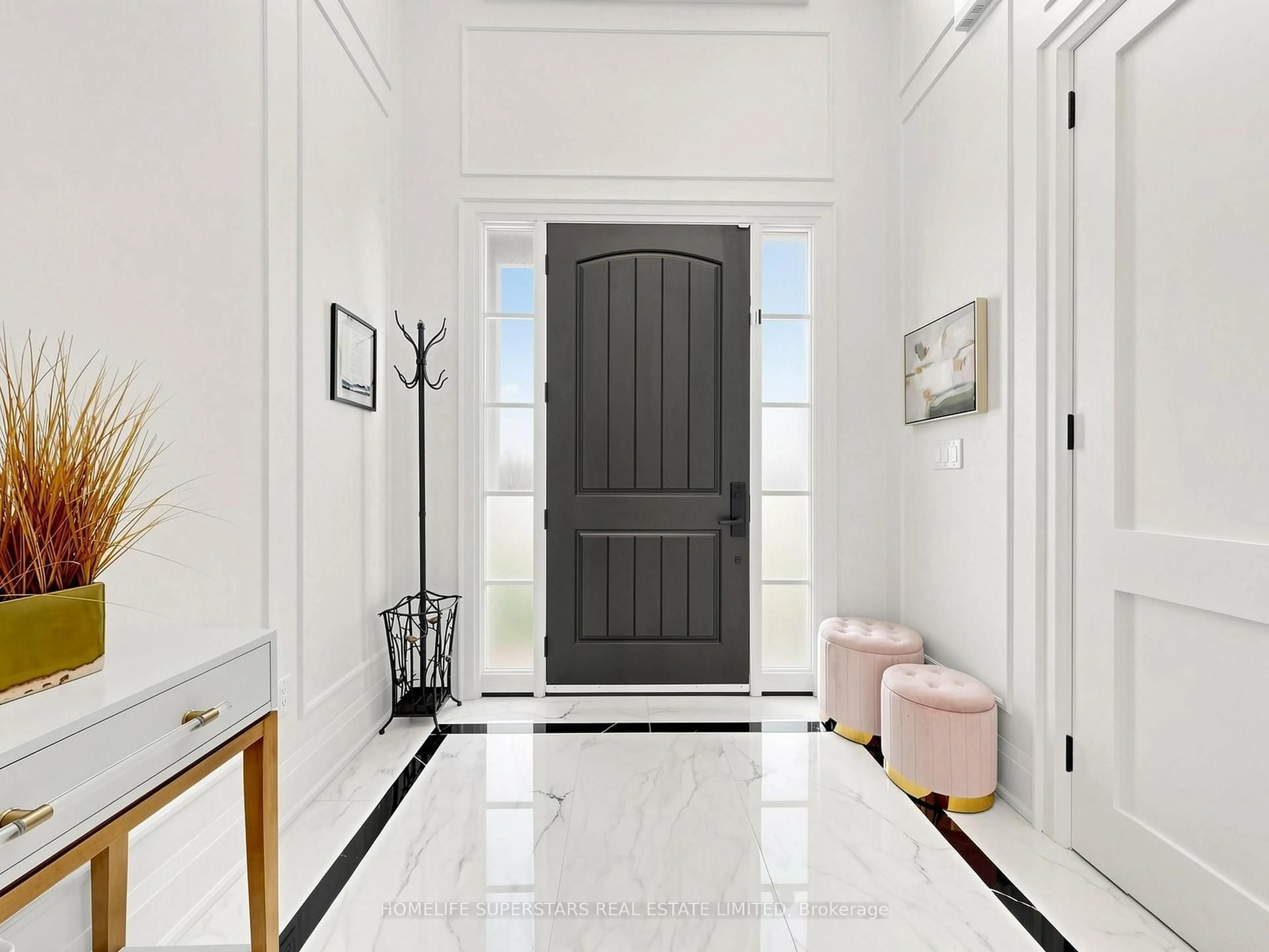 Indoor entryway for 530 Rougemount Dr, Pickering Ontario L1W 2C2