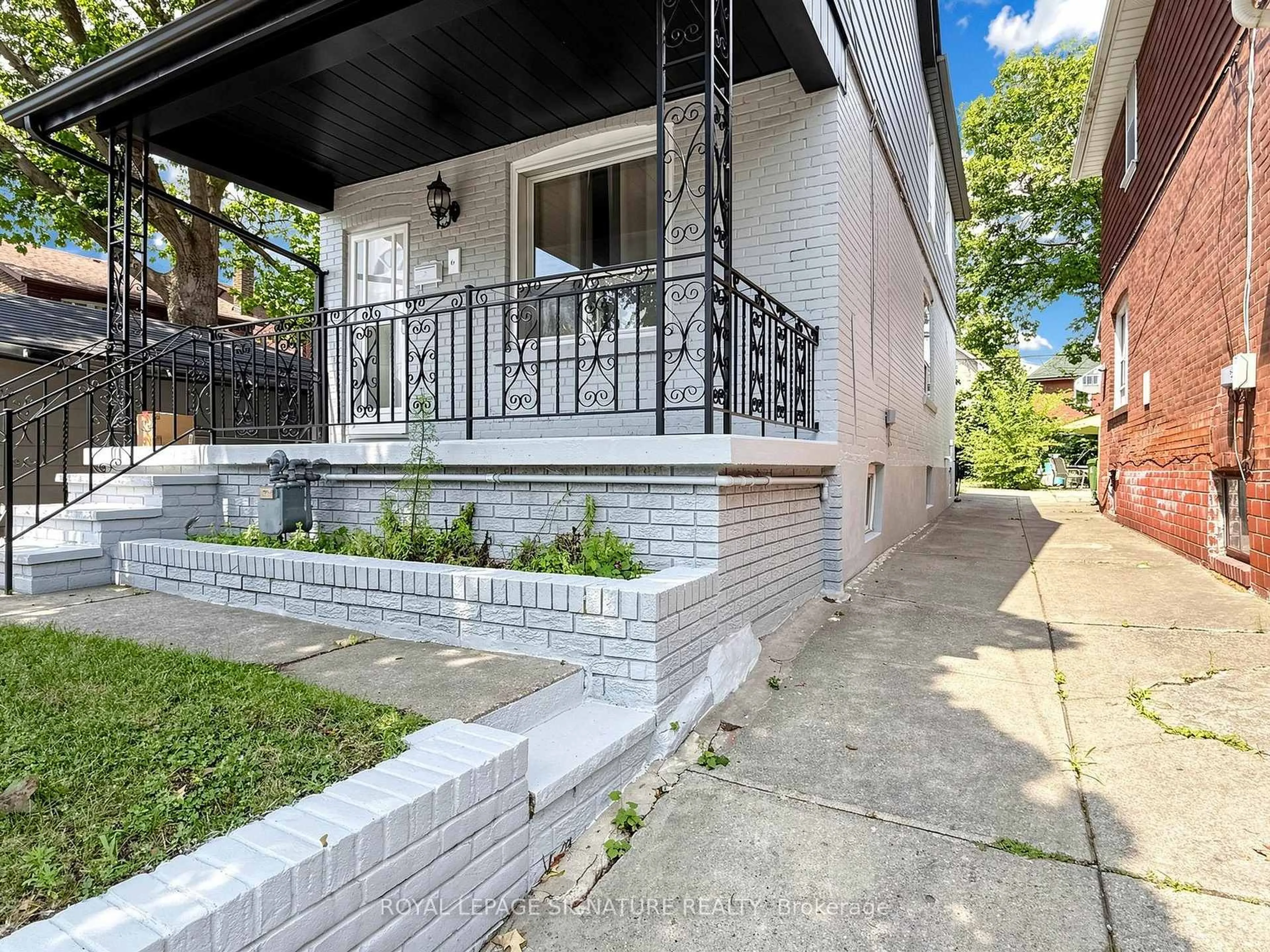 Patio, street for 8 Harris Ave, Toronto Ontario M4C 1P4