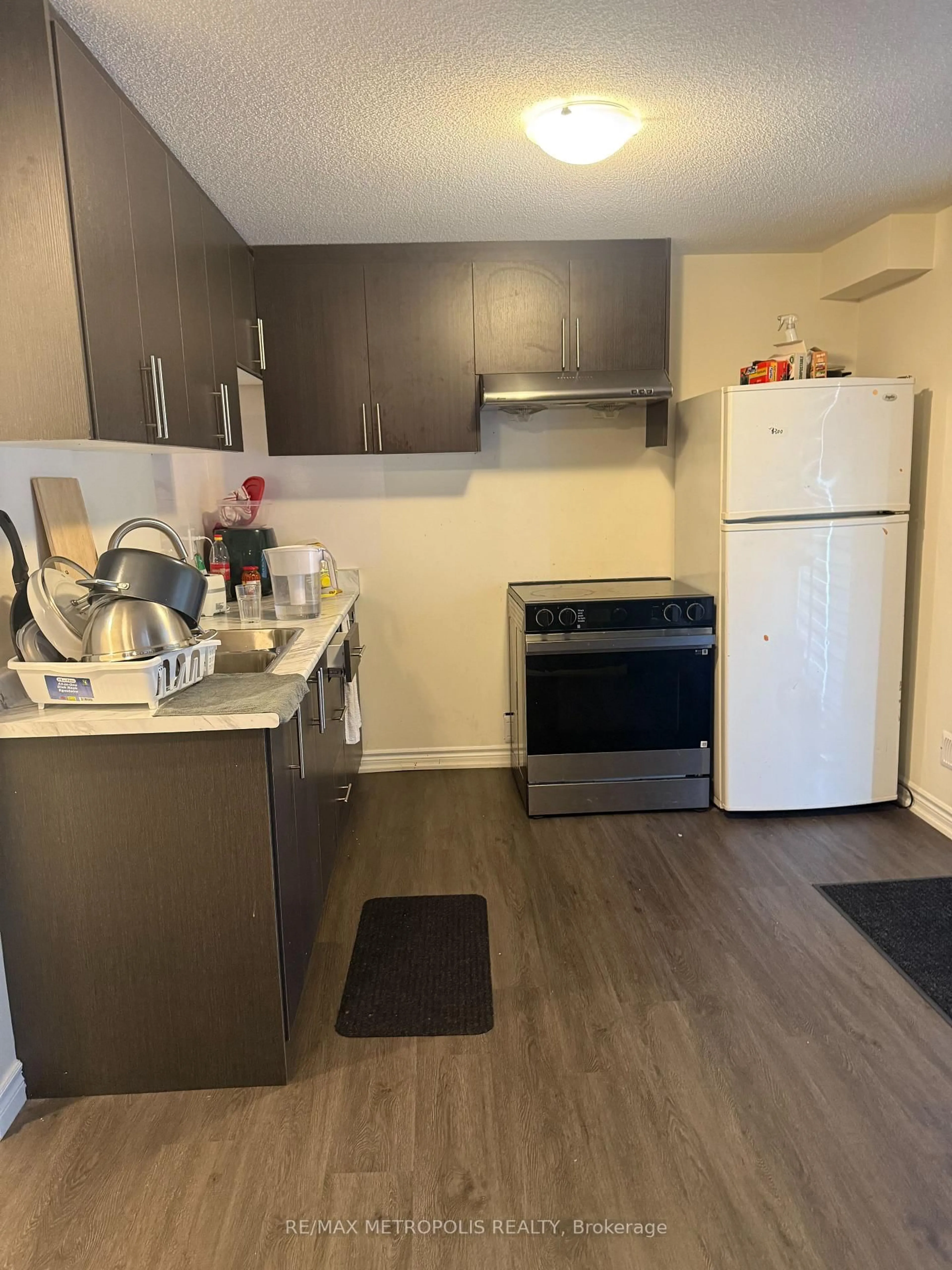 Standard kitchen, unknown for 1207 Wilmington Ave, Oshawa Ontario L1L 0T4