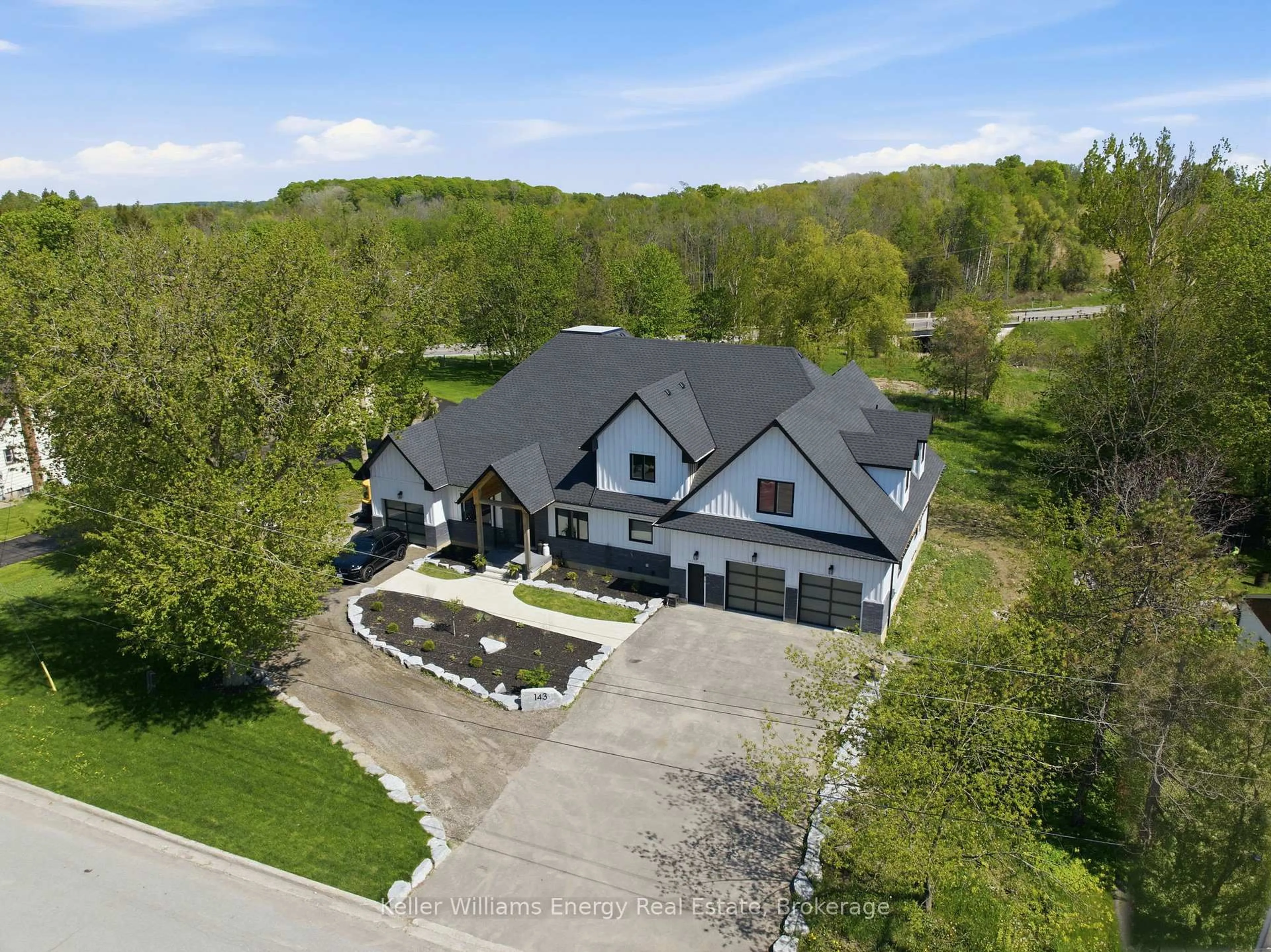 A pic from outside/outdoor area/front of a property/back of a property/a pic from drone, unknown for 143 River St, Scugog Ontario L0C 1G0