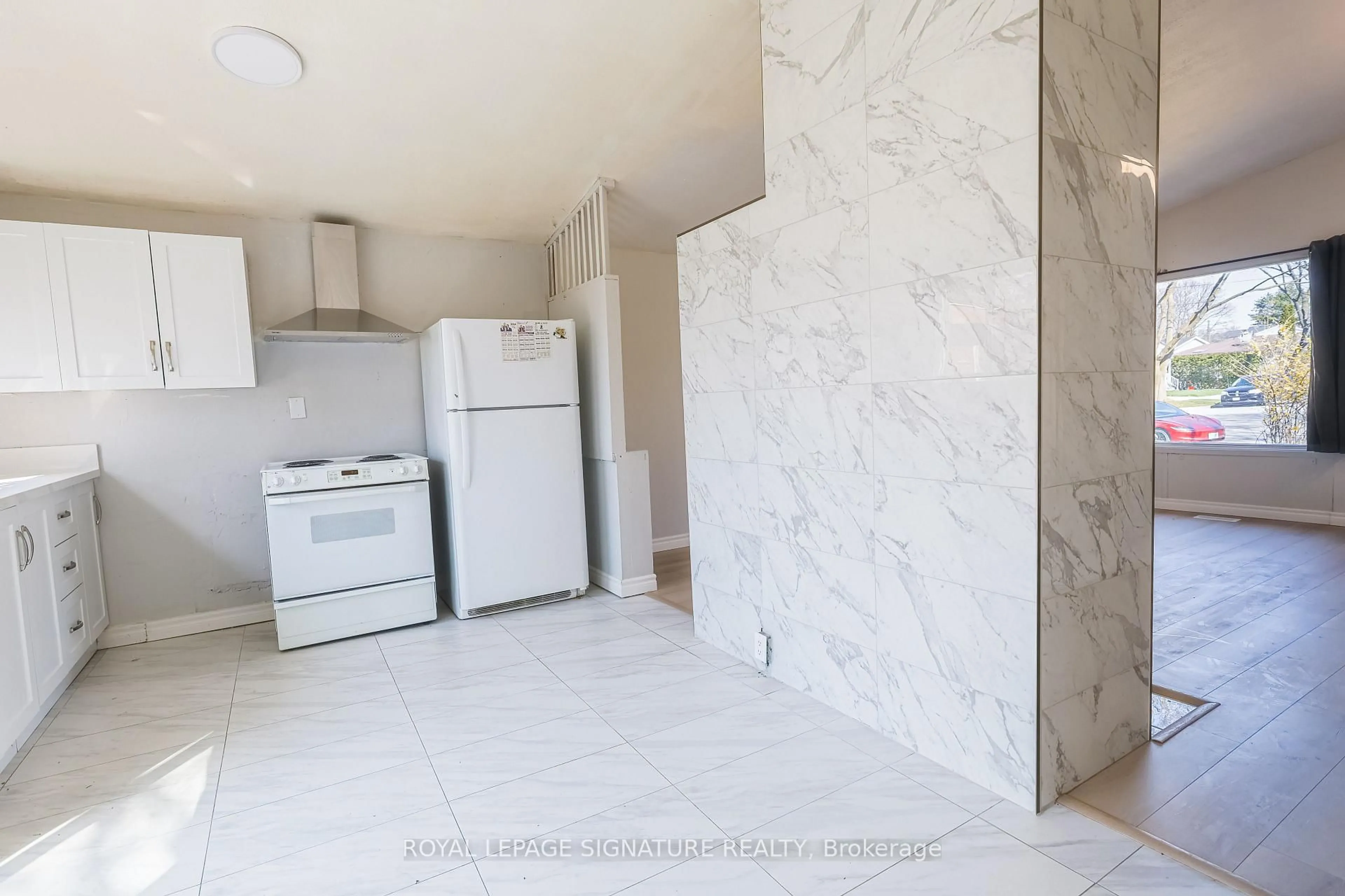 Standard kitchen, ceramic/tile floor for 14 Benadair Crt, Toronto Ontario M1H 1K5