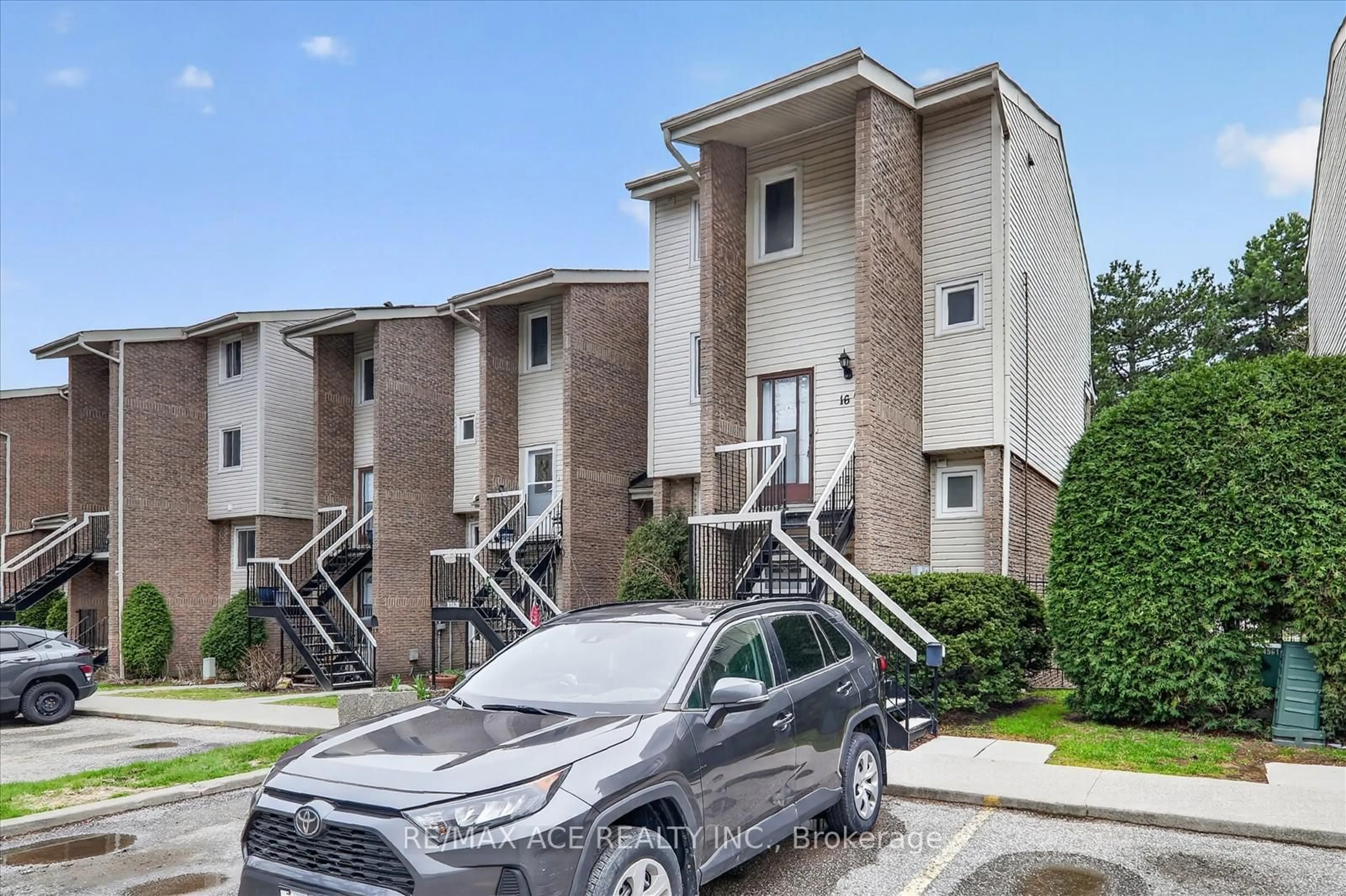 A pic from outside/outdoor area/front of a property/back of a property/a pic from drone, street for 1360 Glenanna Rd #16A, Pickering Ontario L1V 2V9