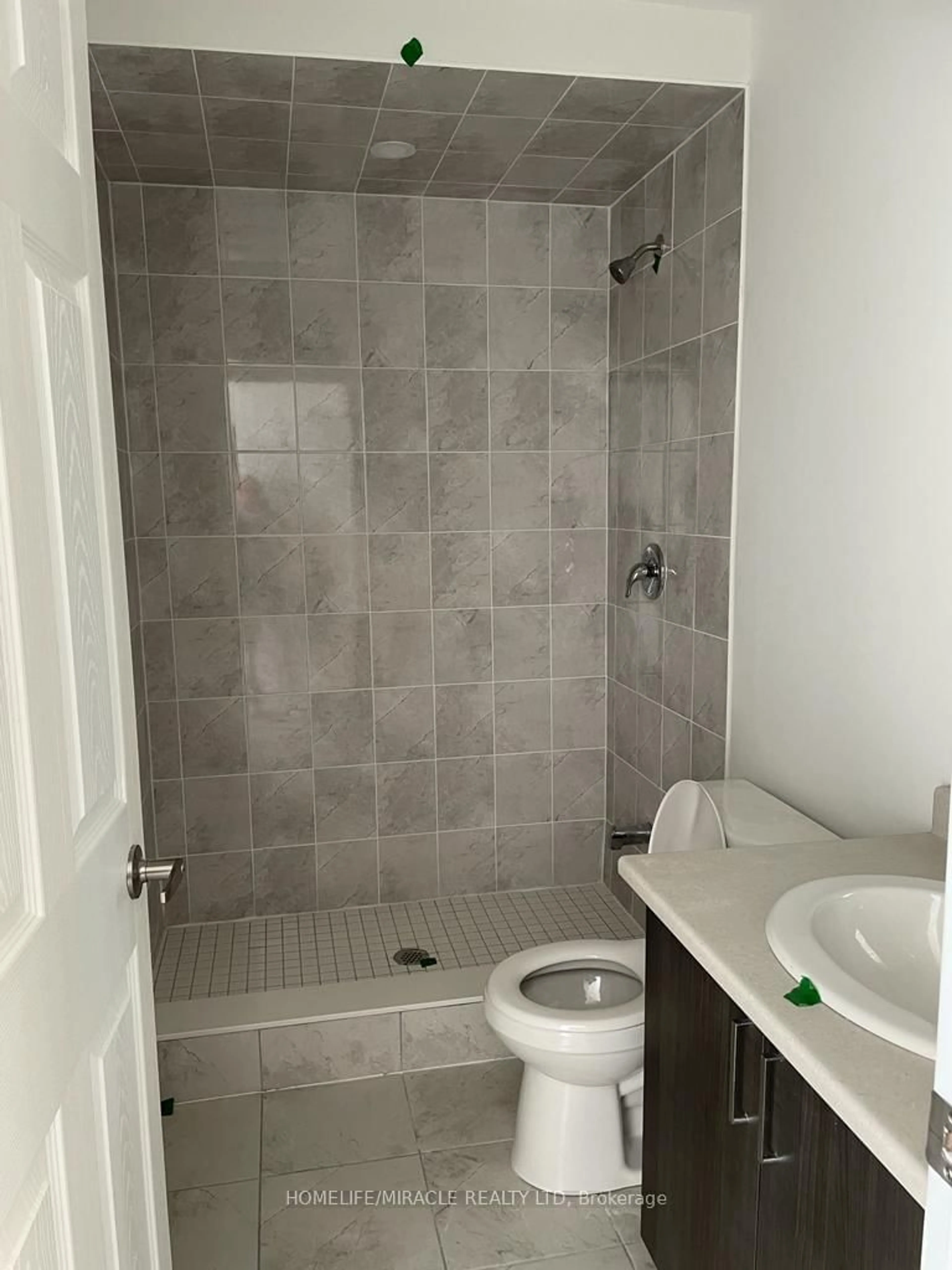 Standard bathroom, ceramic/tile floor for 1392 Coral Springs Path, Oshawa Ontario L1K 3G1