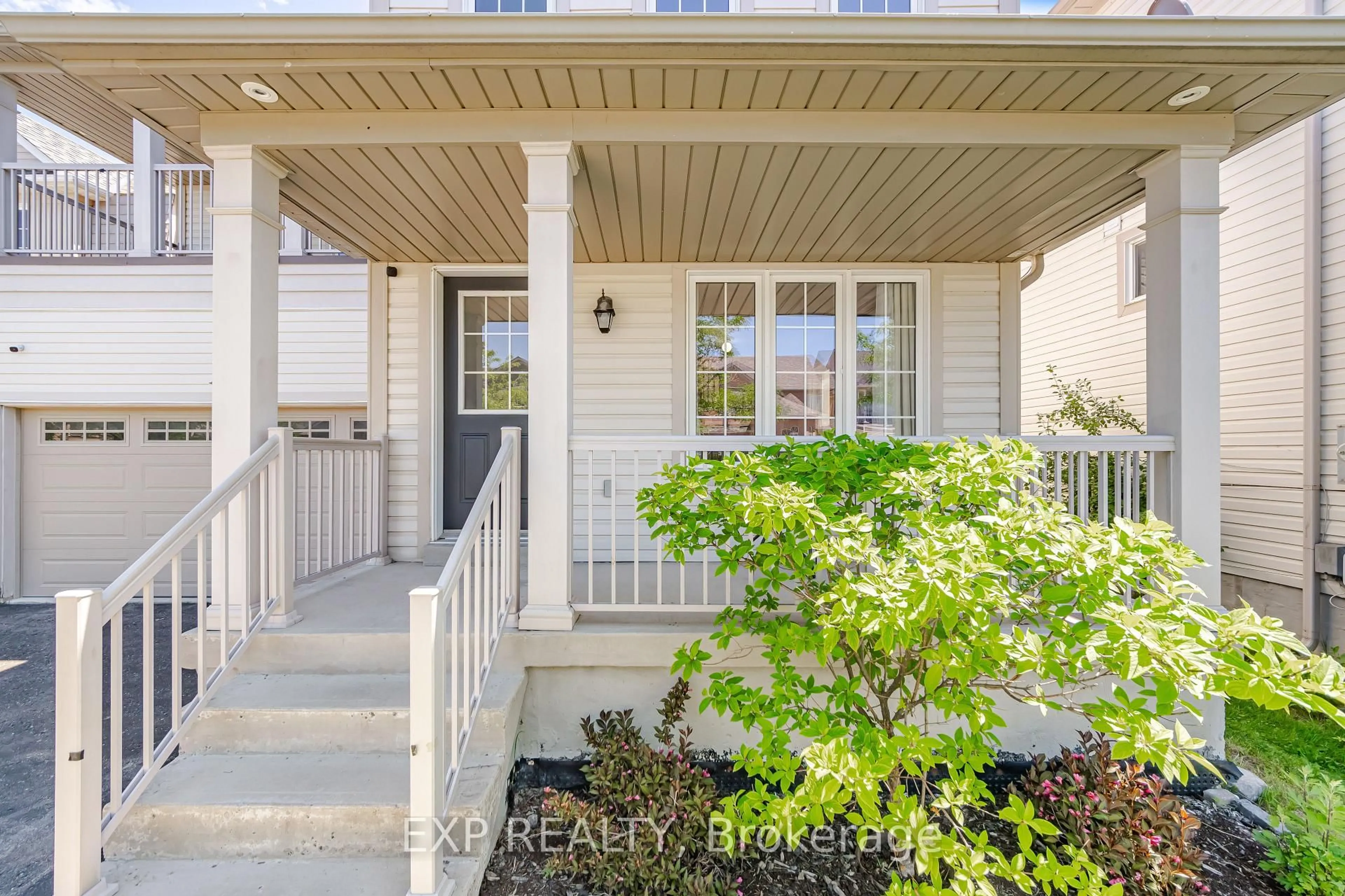 Indoor entryway for 579 Shaftsbury St, Oshawa Ontario L1K 2V8