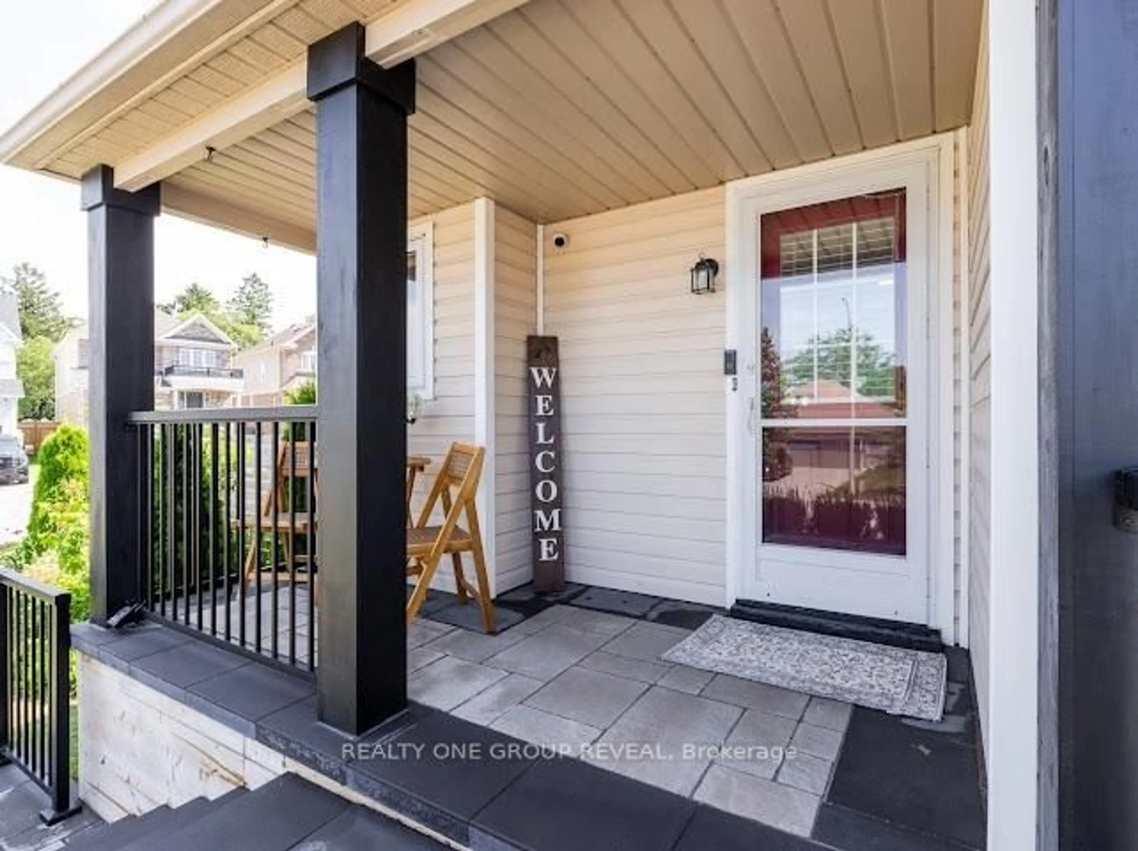 Indoor entryway for 6 Steinway Dr, Scugog Ontario L9L 1V3
