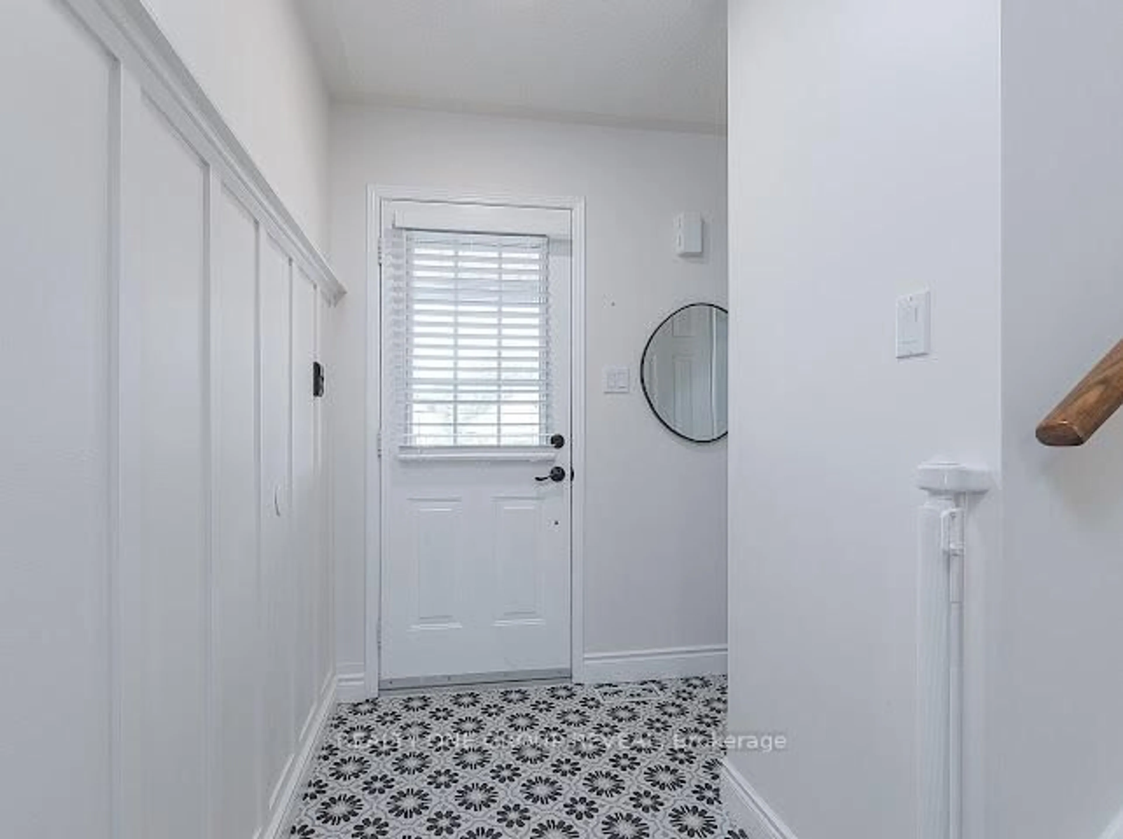 Indoor entryway for 6 Steinway Dr, Scugog Ontario L9L 1V3