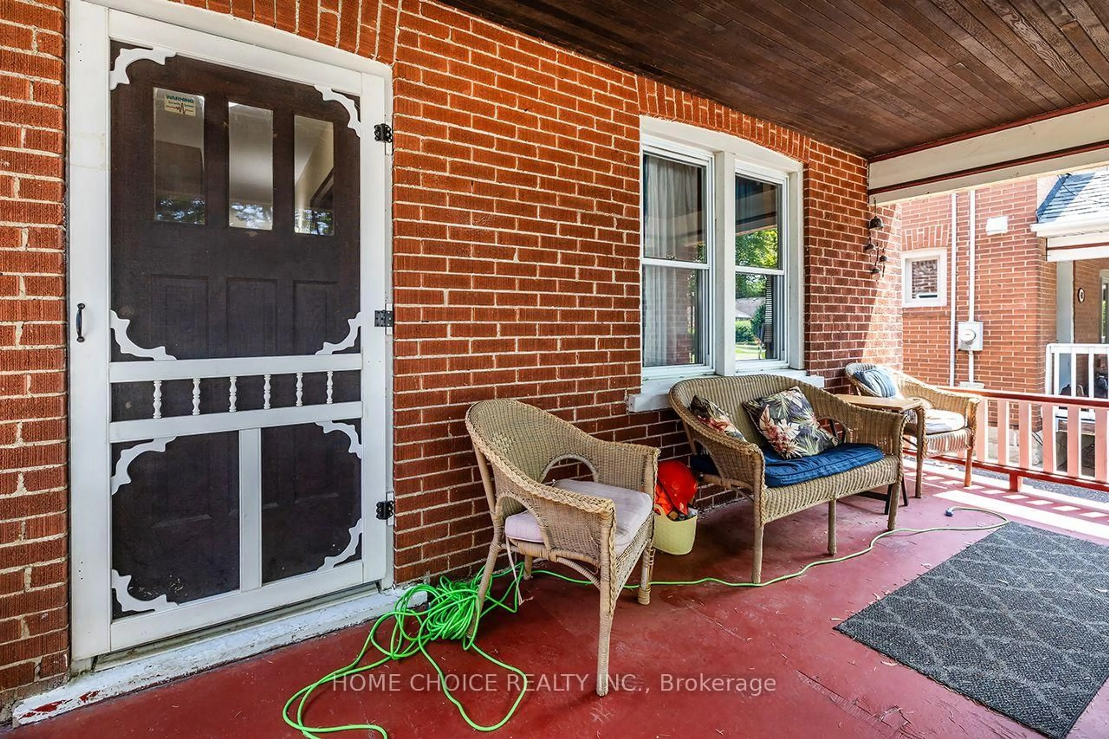Unknown for 39 Burk St, Oshawa Ontario L1J 4C1
