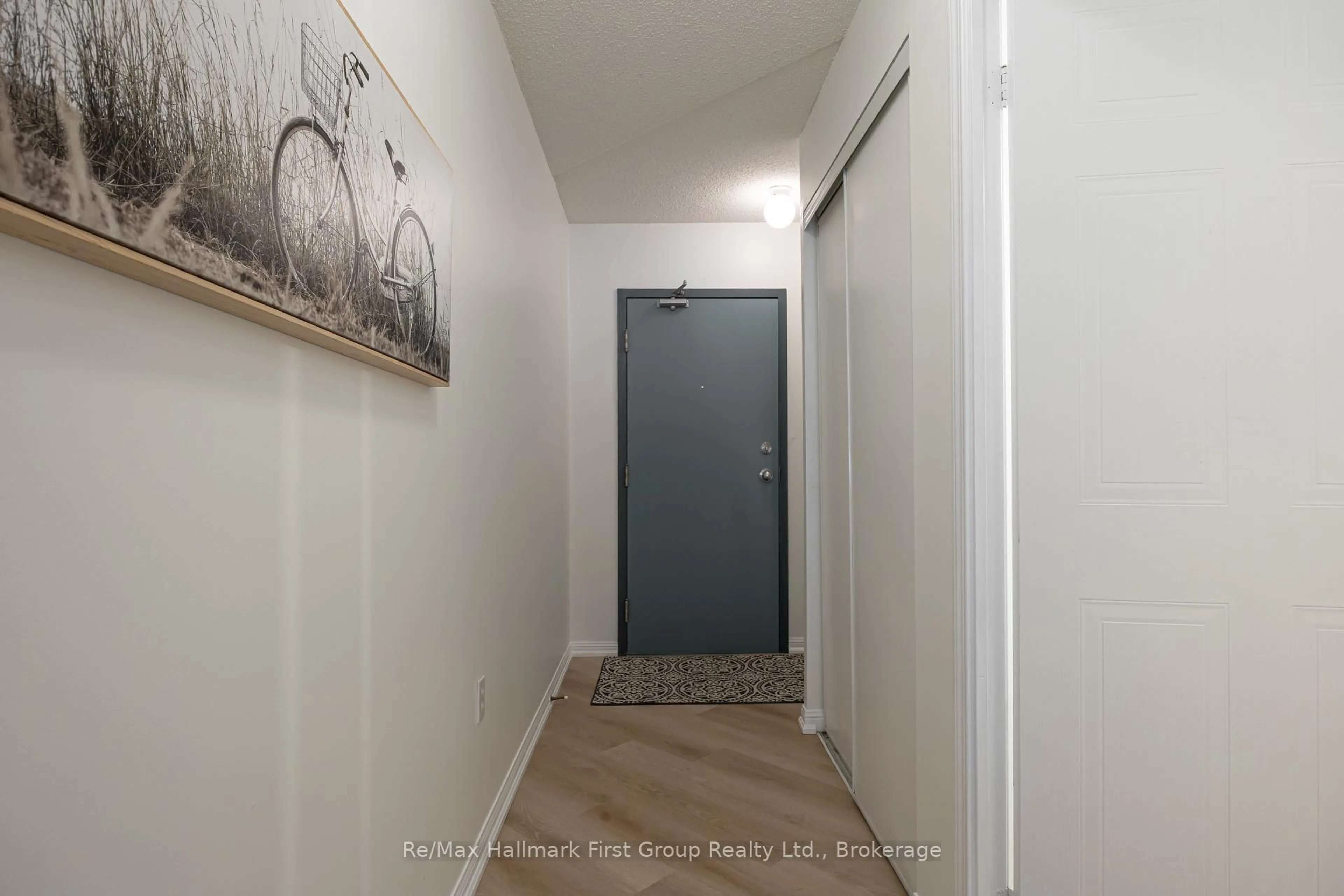 Indoor entryway for 95 Wellington St #213, Clarington Ontario L1C 5A1